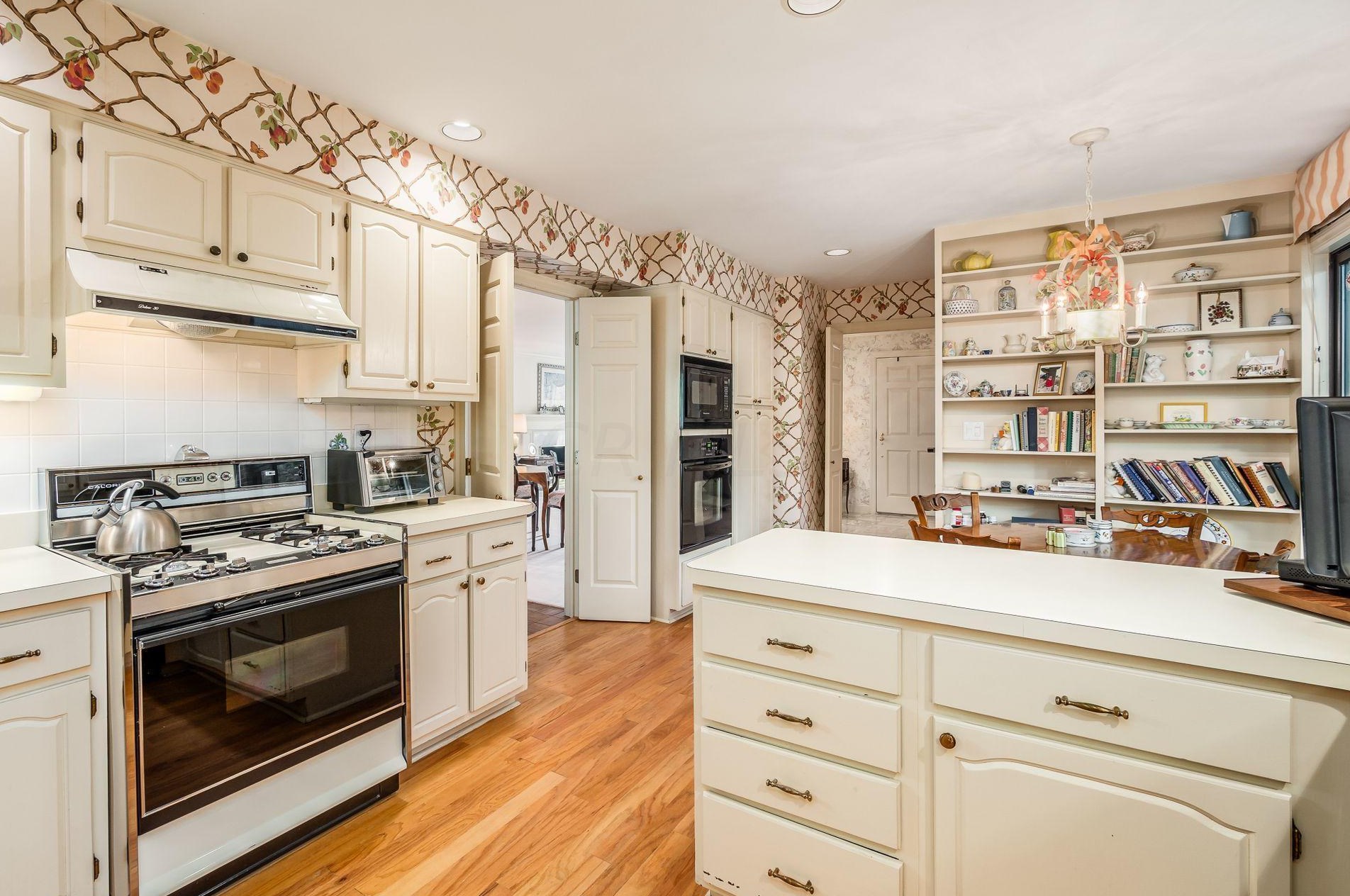 5696 Bastille Pl, Columbus OH 43213-4404 exterior