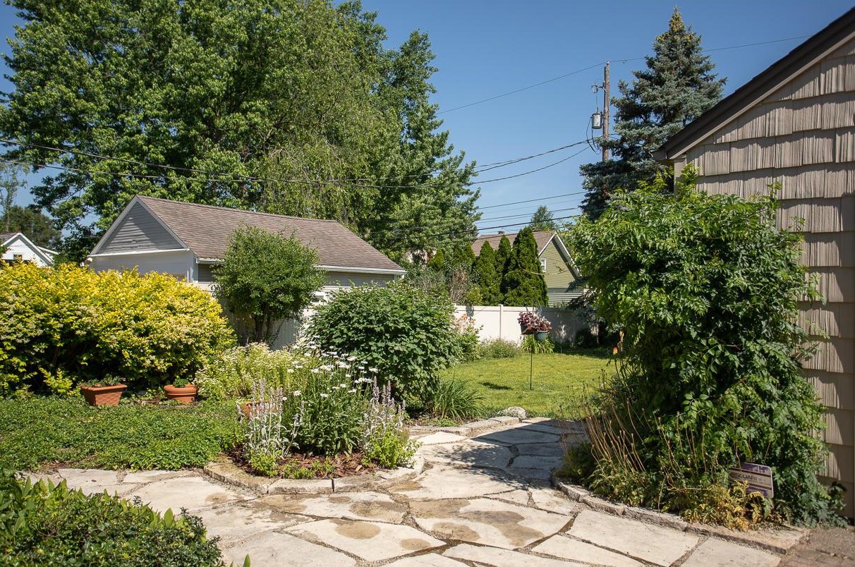 390 Dunedin Rd, Columbus OH  43214-3806 exterior