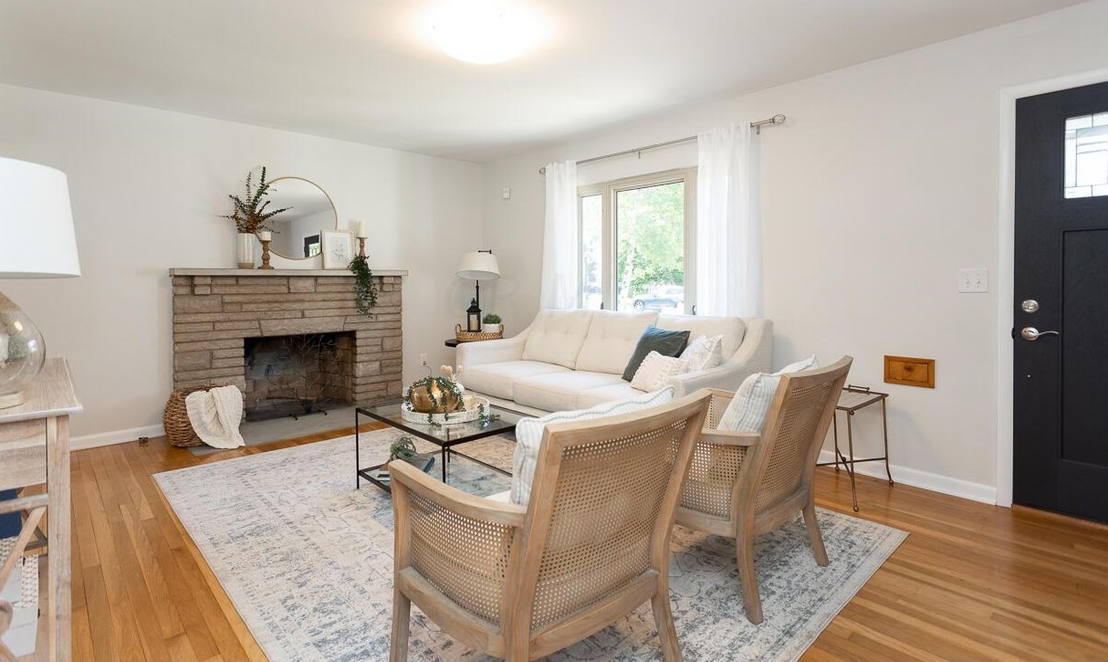 390 Dunedin Rd, Columbus OH  43214-3806 exterior