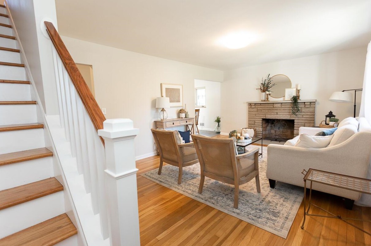 390 Dunedin Rd, Columbus OH  43214-3806 exterior