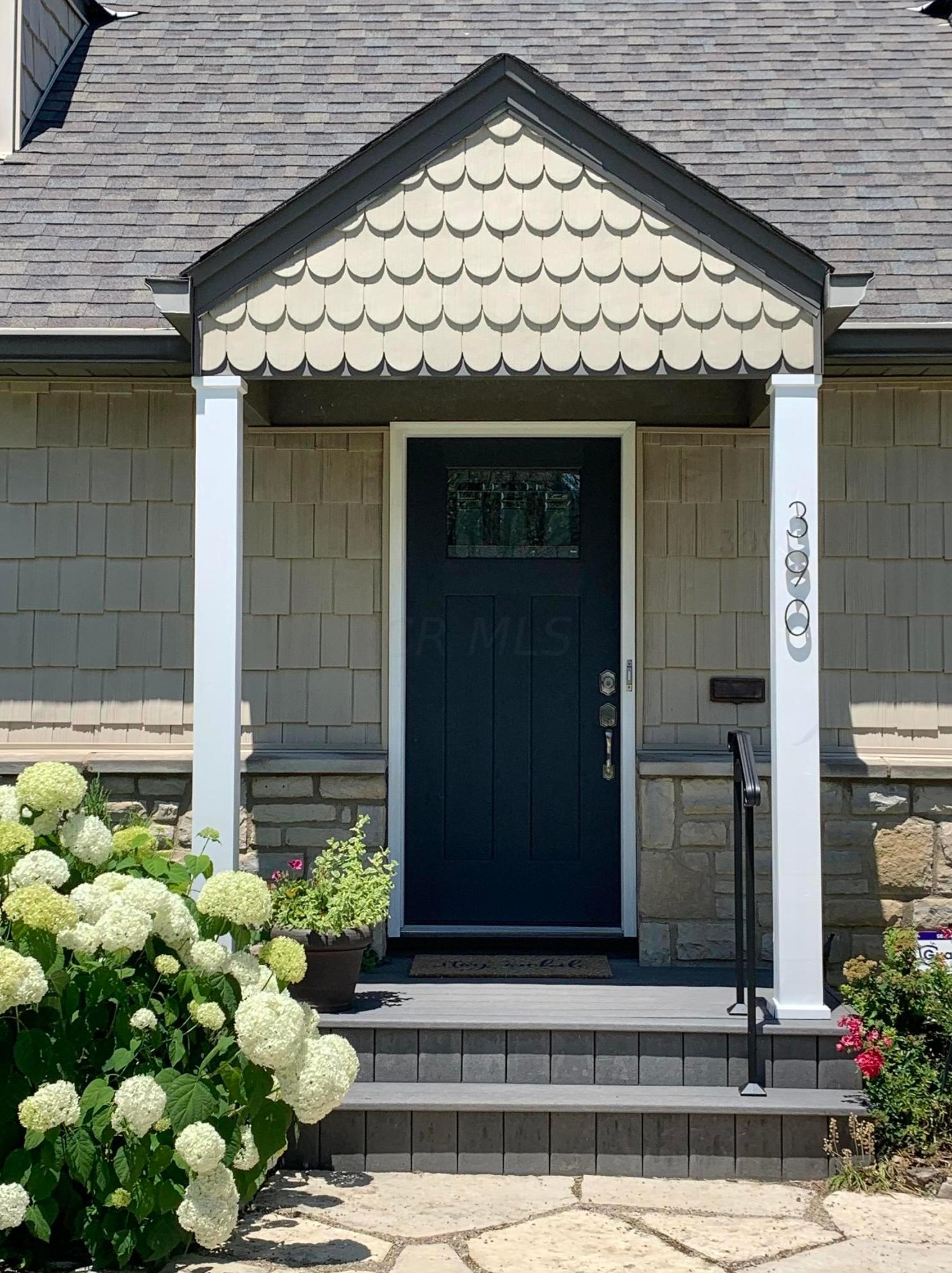 390 Dunedin Rd, Columbus OH  43214-3806 exterior