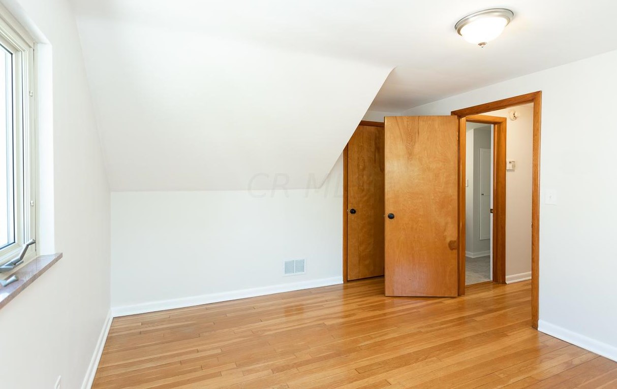 390 Dunedin Rd, Columbus OH  43214-3806 exterior