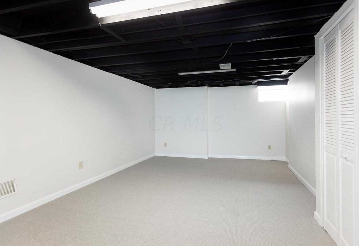 390 Dunedin Rd, Columbus OH  43214-3806 exterior