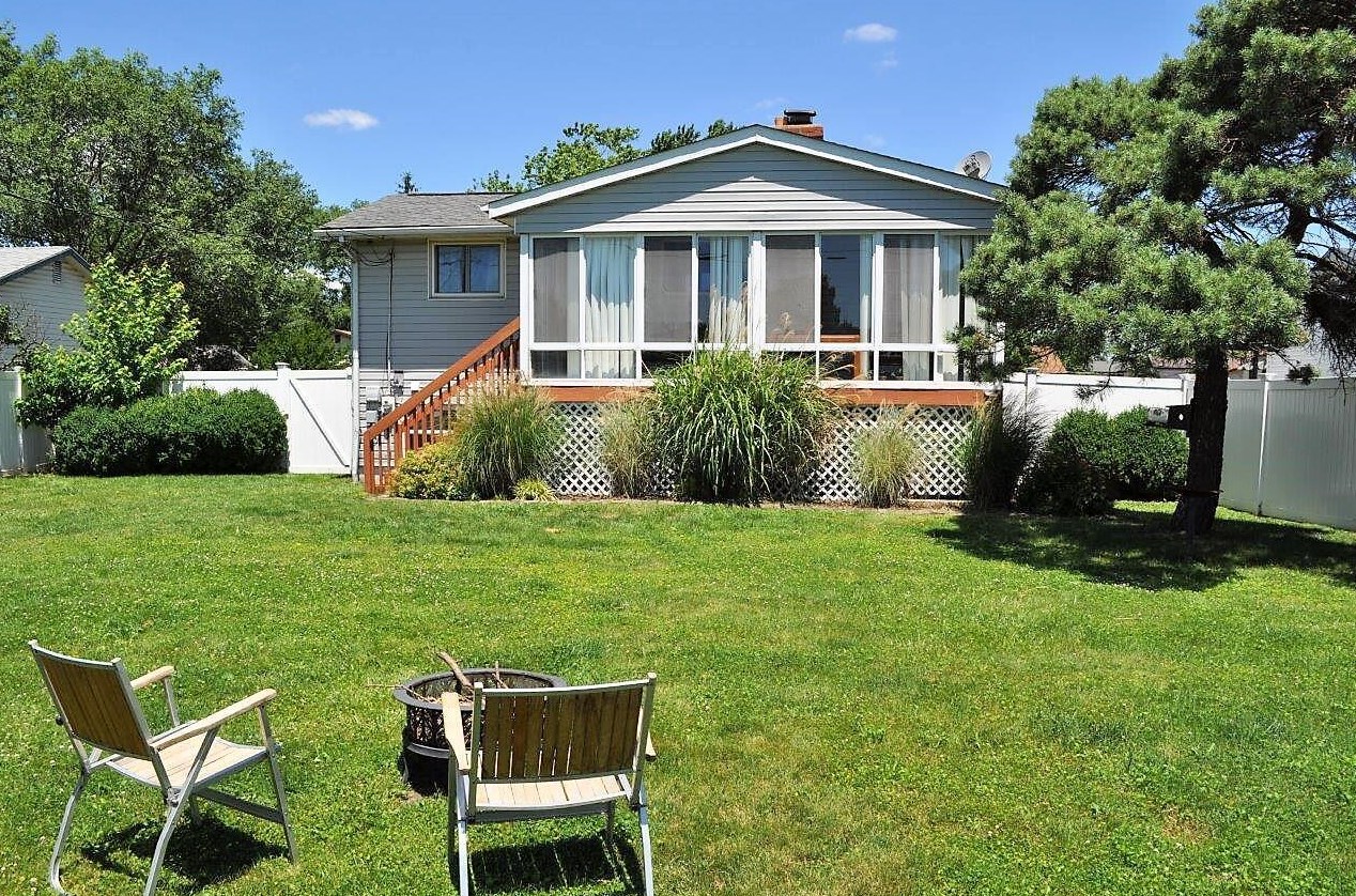 1901 Brookfield Rd, Columbus OH  43229-8824 exterior