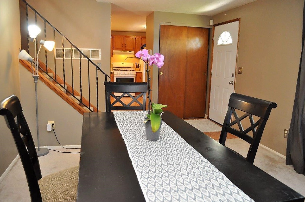 1901 Brookfield Rd, Columbus OH  43229-8824 exterior