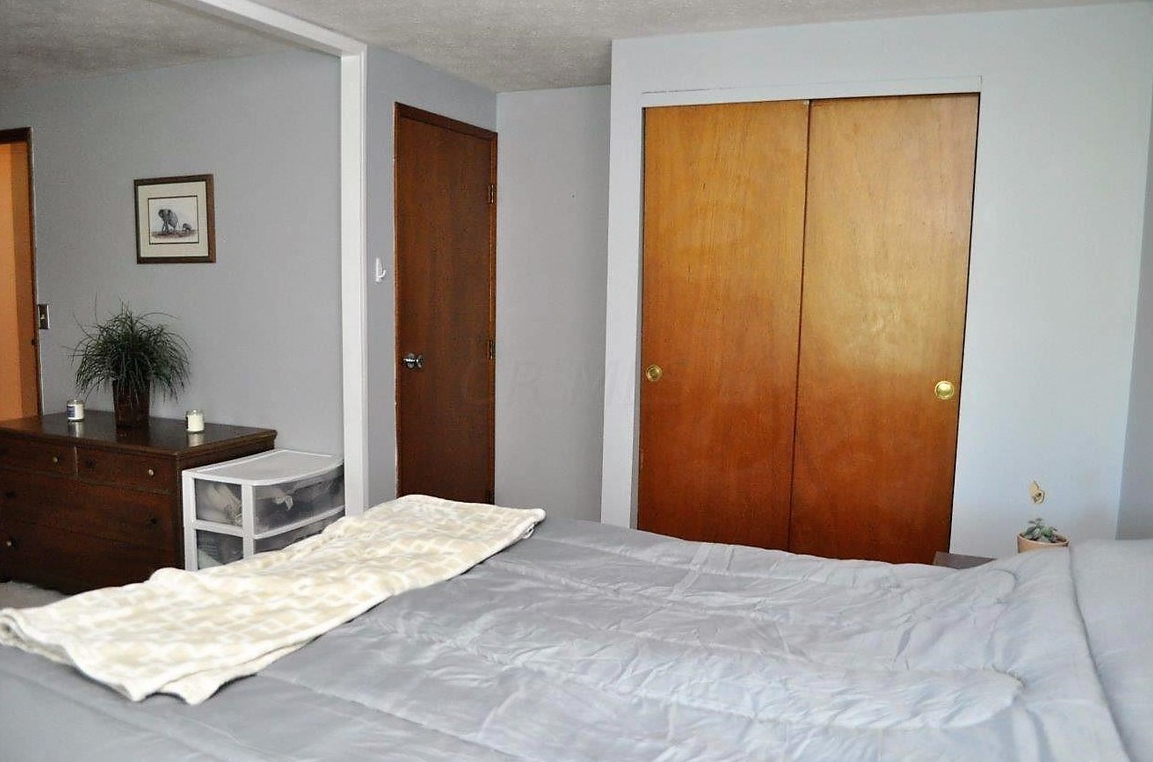 1901 Brookfield Rd, Columbus OH  43229-8824 exterior