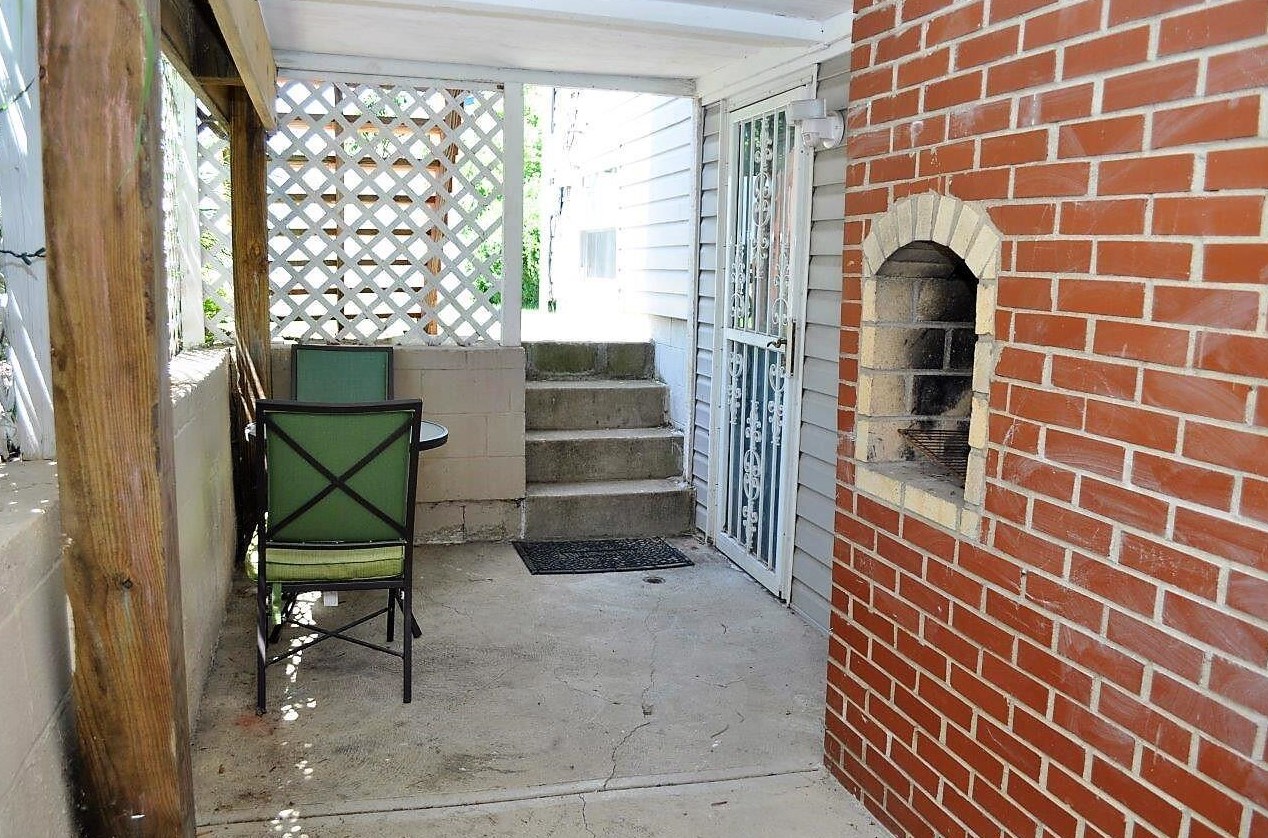 1901 Brookfield Rd, Columbus OH  43229-8824 exterior