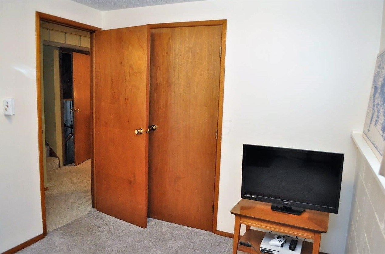 1901 Brookfield Rd, Columbus OH  43229-8824 exterior