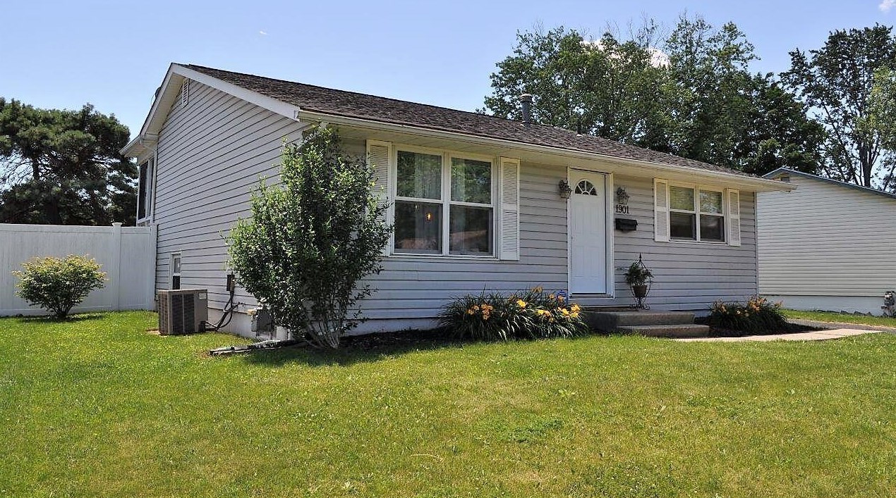 1901 Brookfield Rd, Columbus OH  43229-8824 exterior