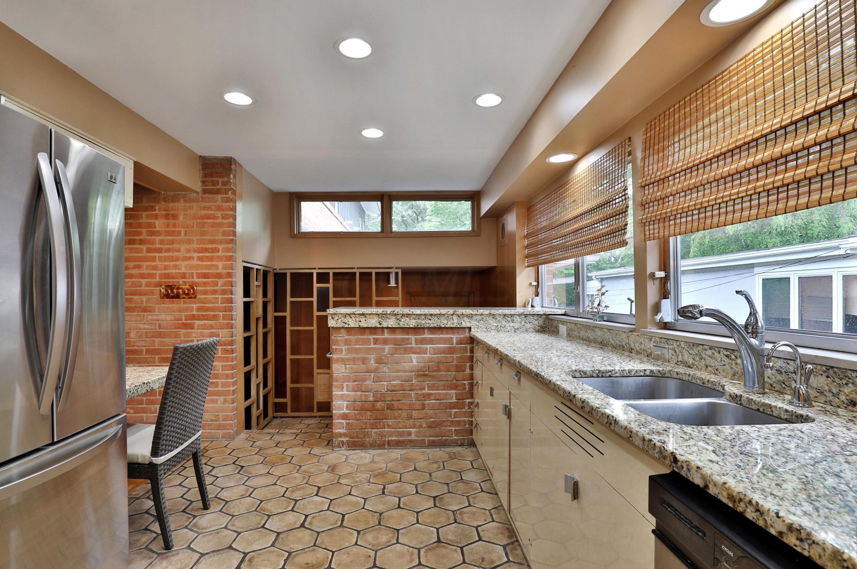 138 Merkle Rd, Columbus OH 43209-1554 exterior