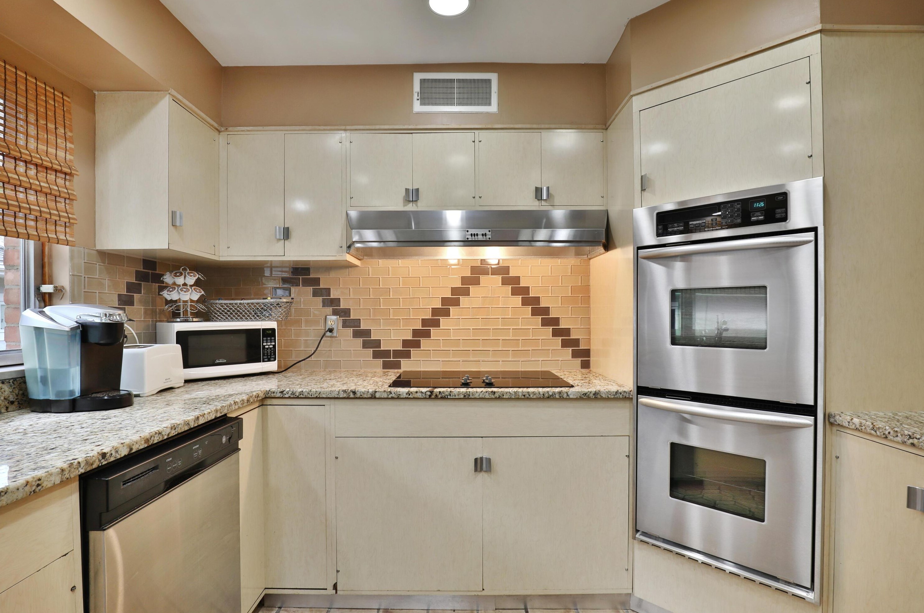 138 Merkle Rd, Columbus OH 43209-1554 exterior