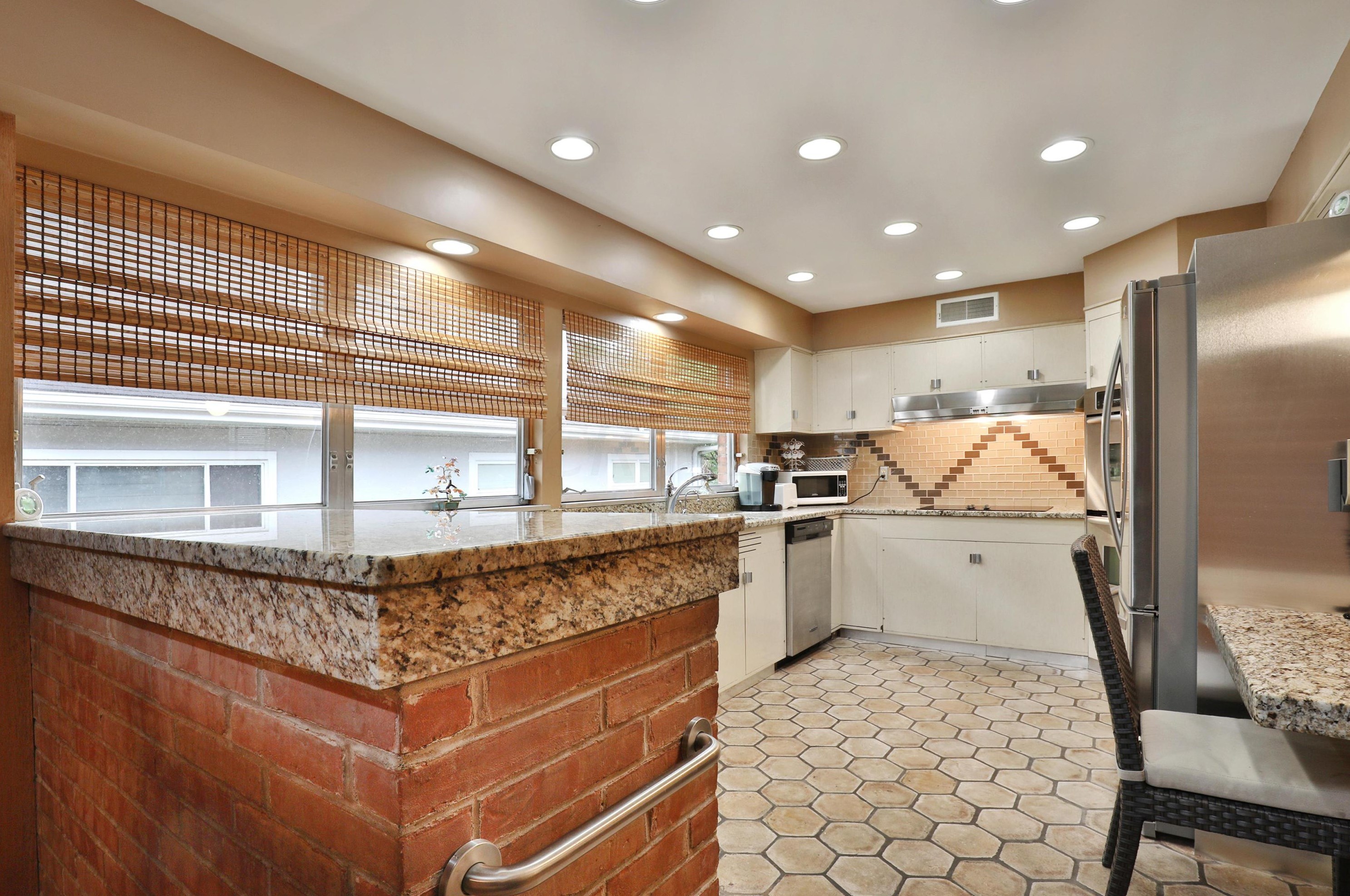 138 Merkle Rd, Columbus OH 43209-1554 exterior