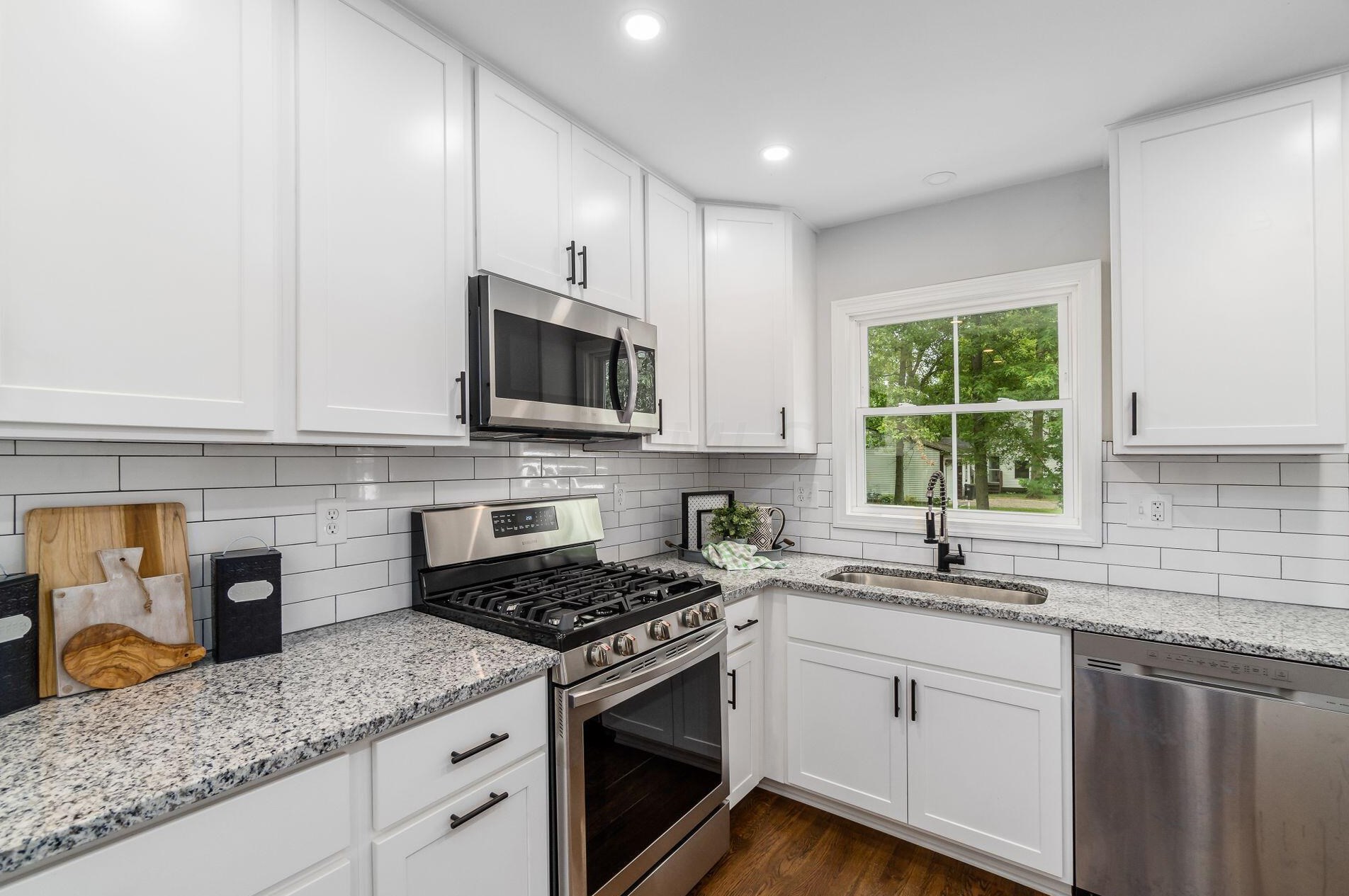 470 Johnstown Rd, Columbus OH  43230-2145 exterior