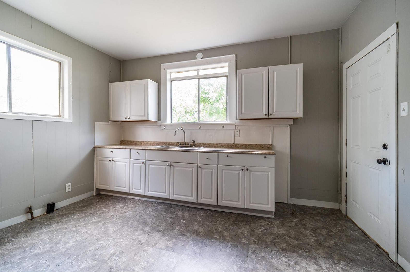 1498 Briarwood Ave, Columbus OH 43211-1407 exterior