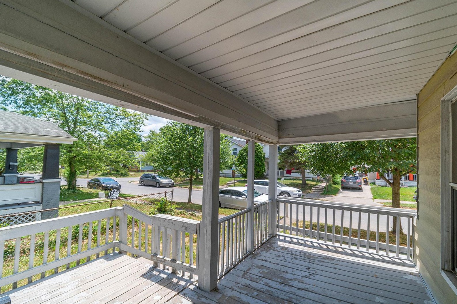 1498 Briarwood Ave, Columbus OH 43211-1407 exterior