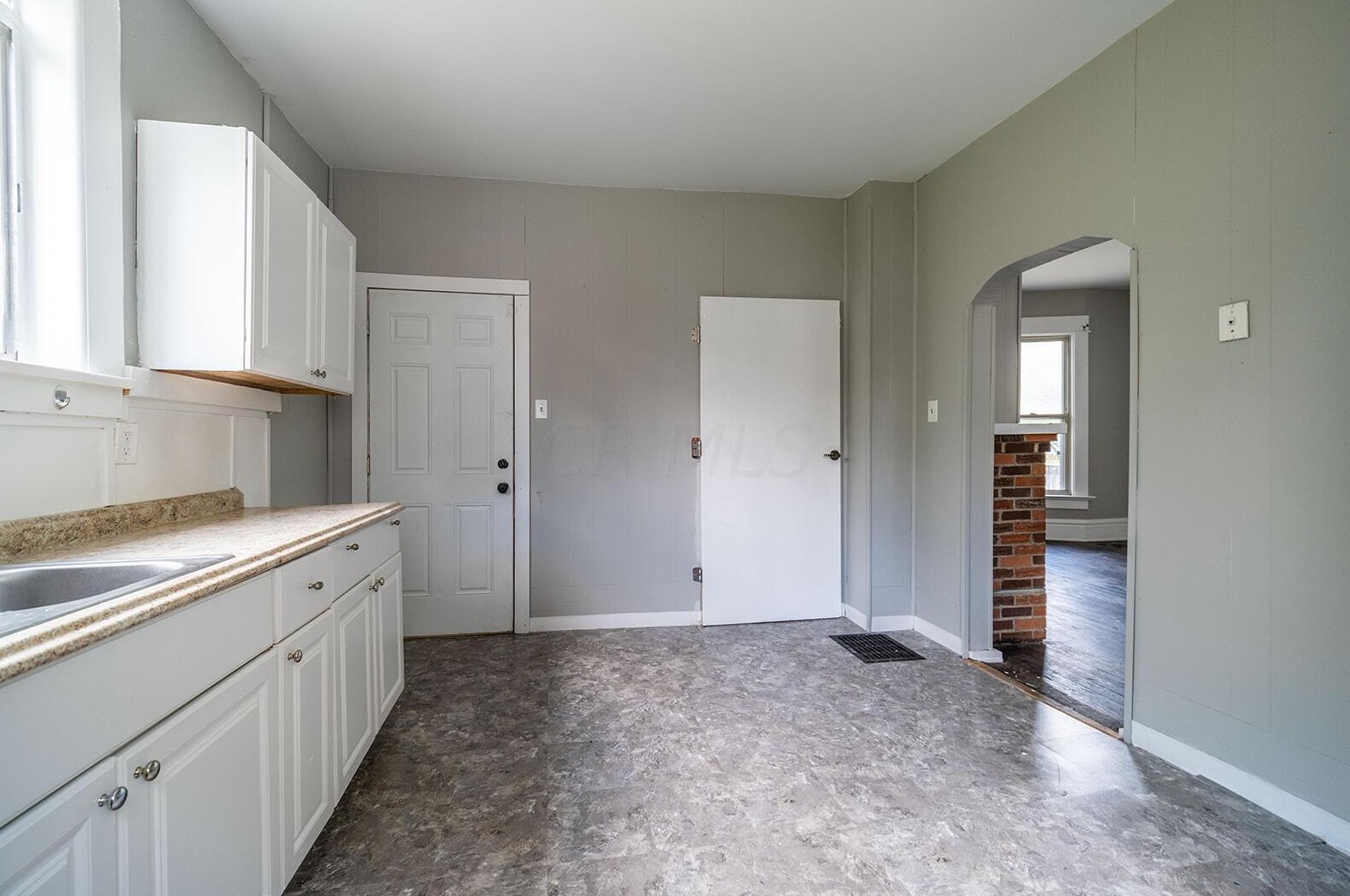 1498 Briarwood Ave, Columbus OH 43211-1407 exterior