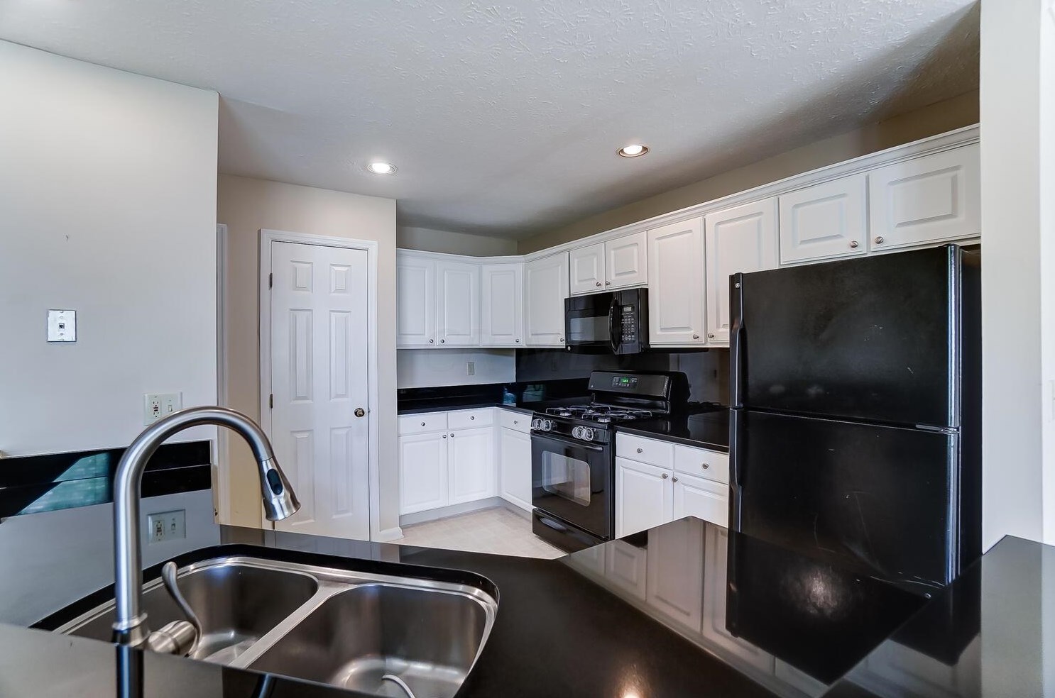 3682 Hilliard Sta Rd, Hilliard OH 43026-9338 exterior