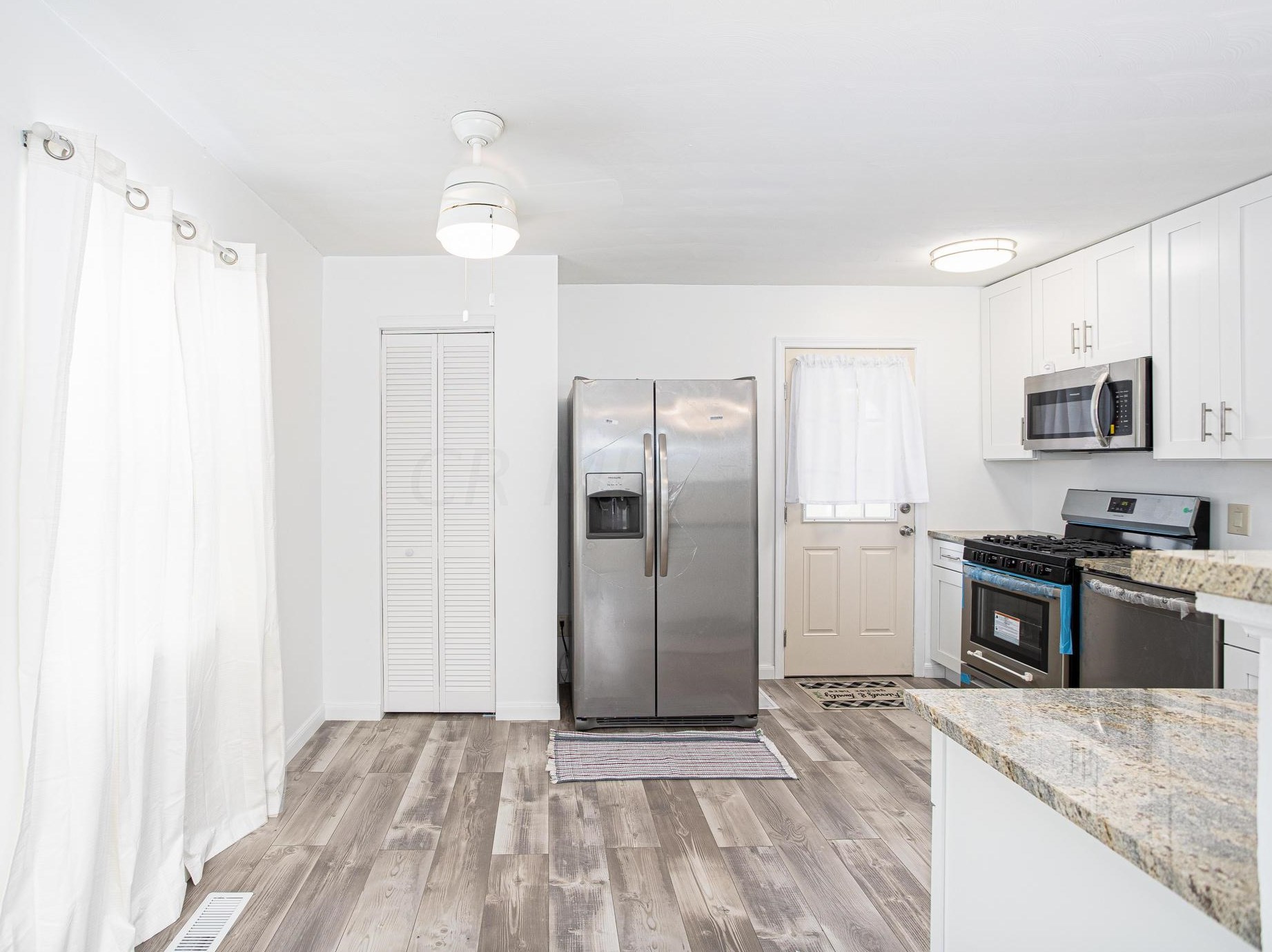 2756 Dolby Dr, Columbus OH  43207-3650 exterior