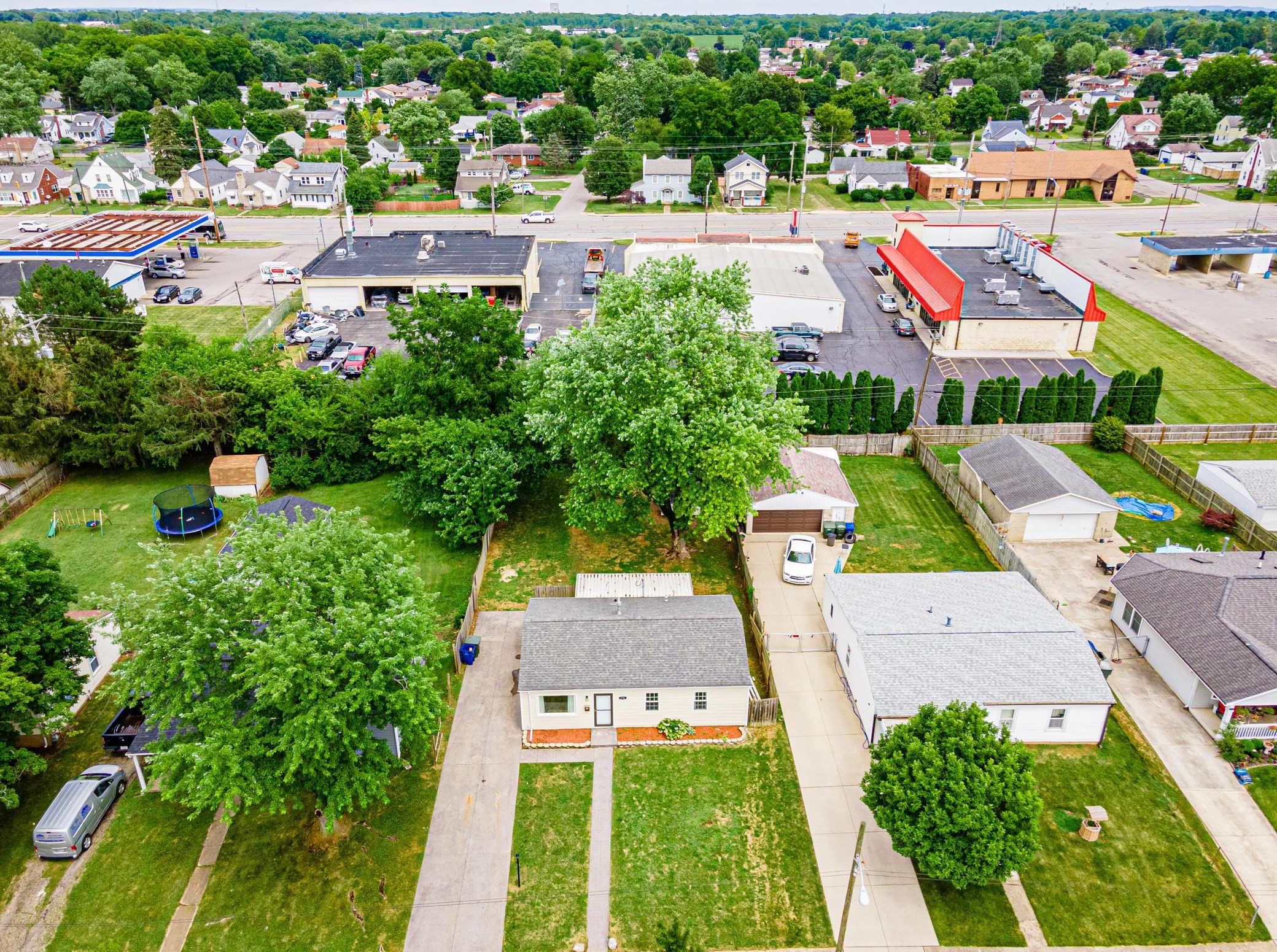 2756 Dolby Dr, Columbus OH  43207-3650 exterior