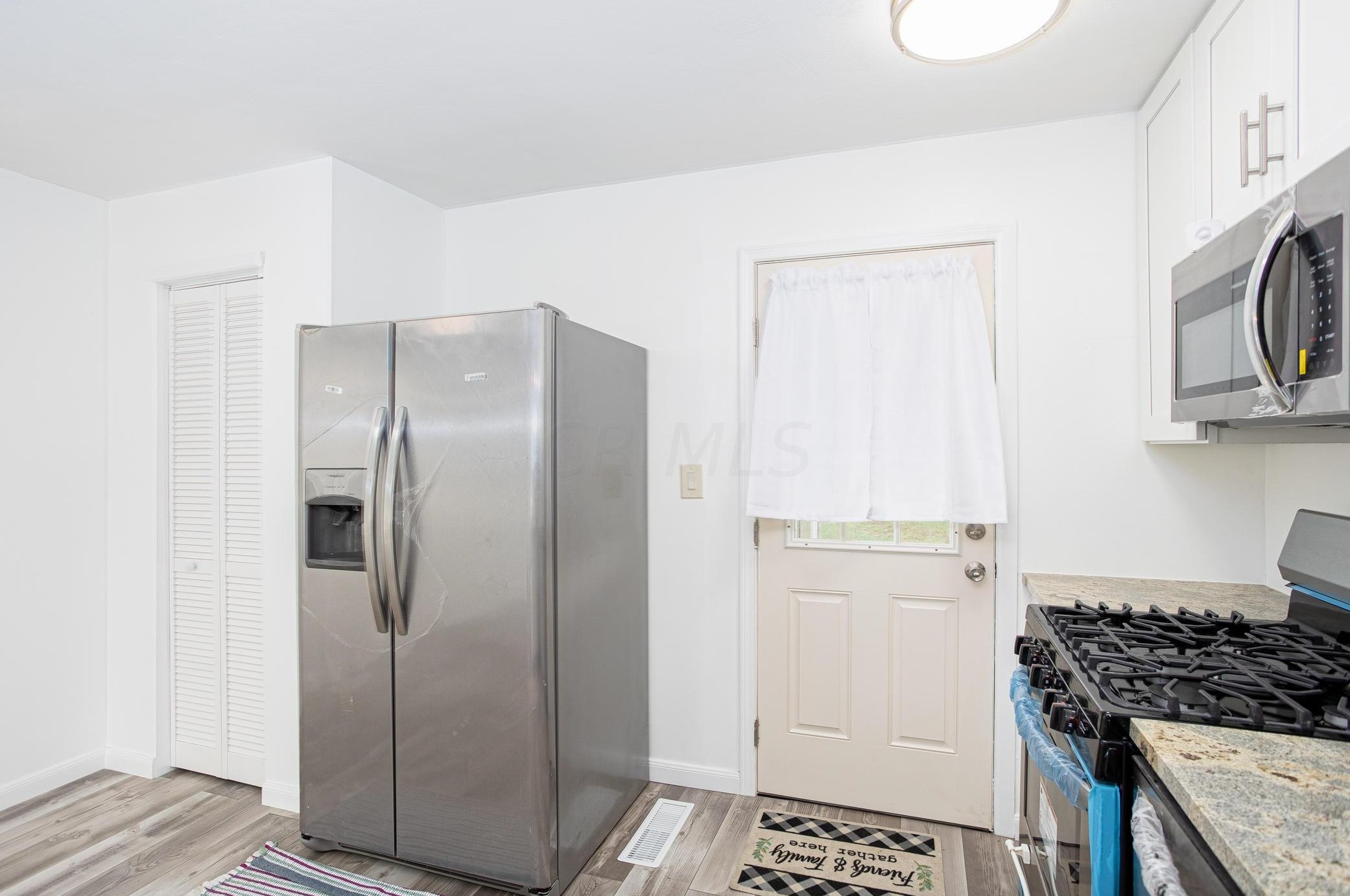 2756 Dolby Dr, Columbus OH  43207-3650 exterior