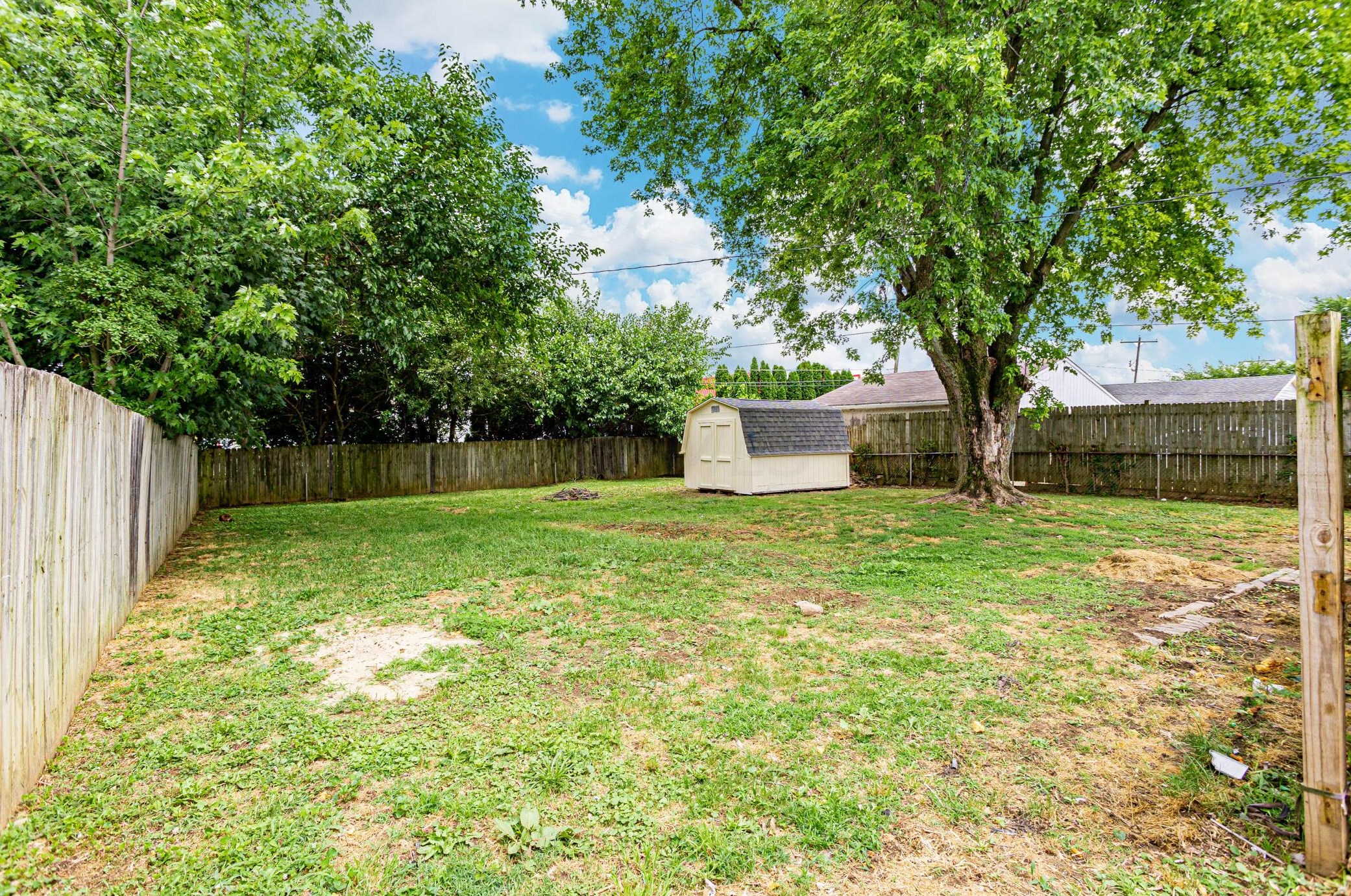 2756 Dolby Dr, Columbus OH  43207-3650 exterior