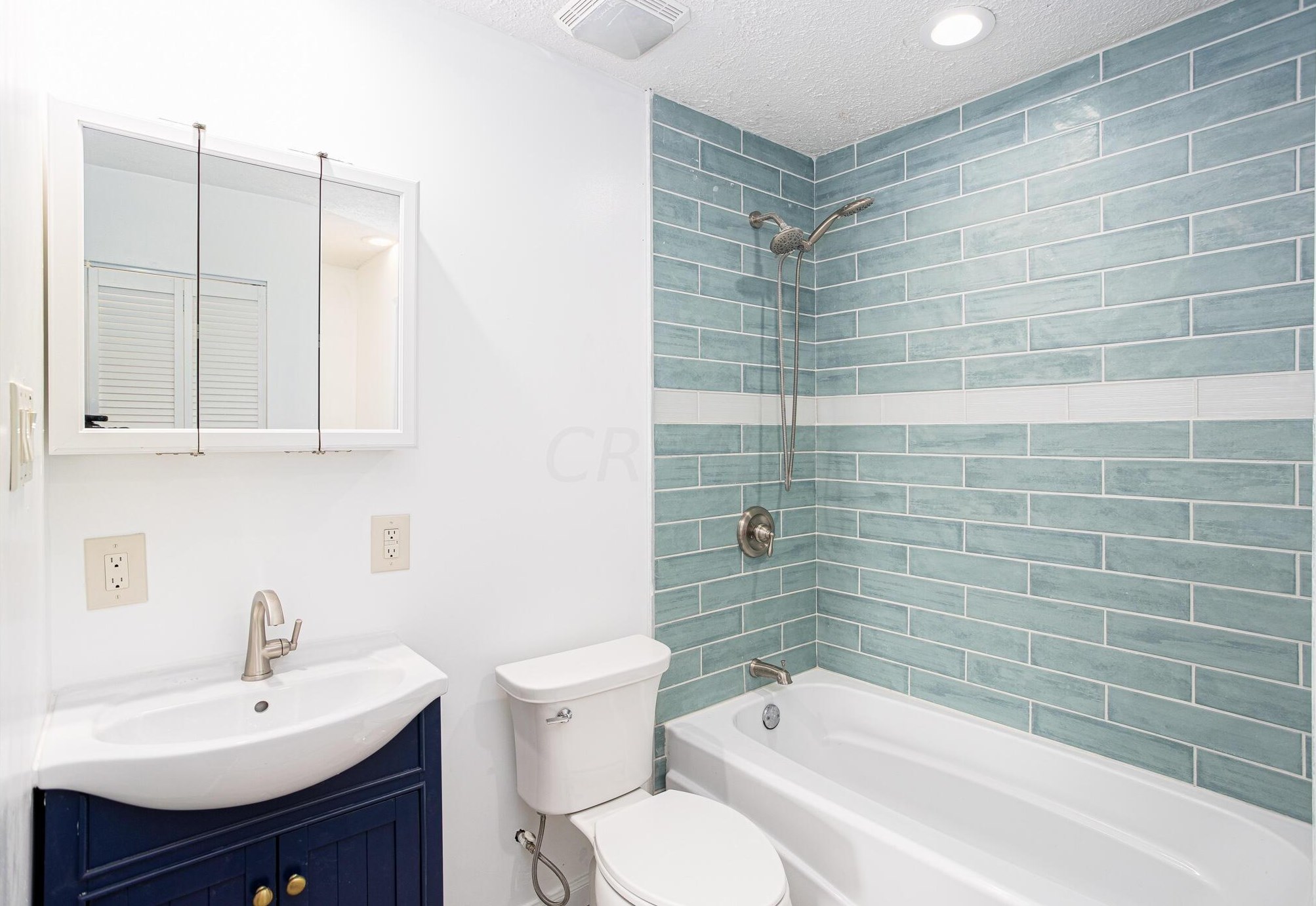 2756 Dolby Dr, Columbus OH  43207-3650 exterior