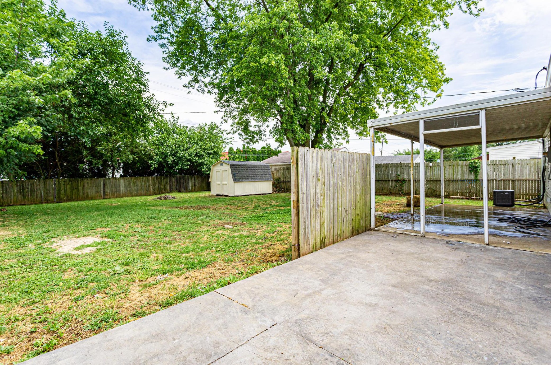 2756 Dolby Dr, Columbus OH  43207-3650 exterior