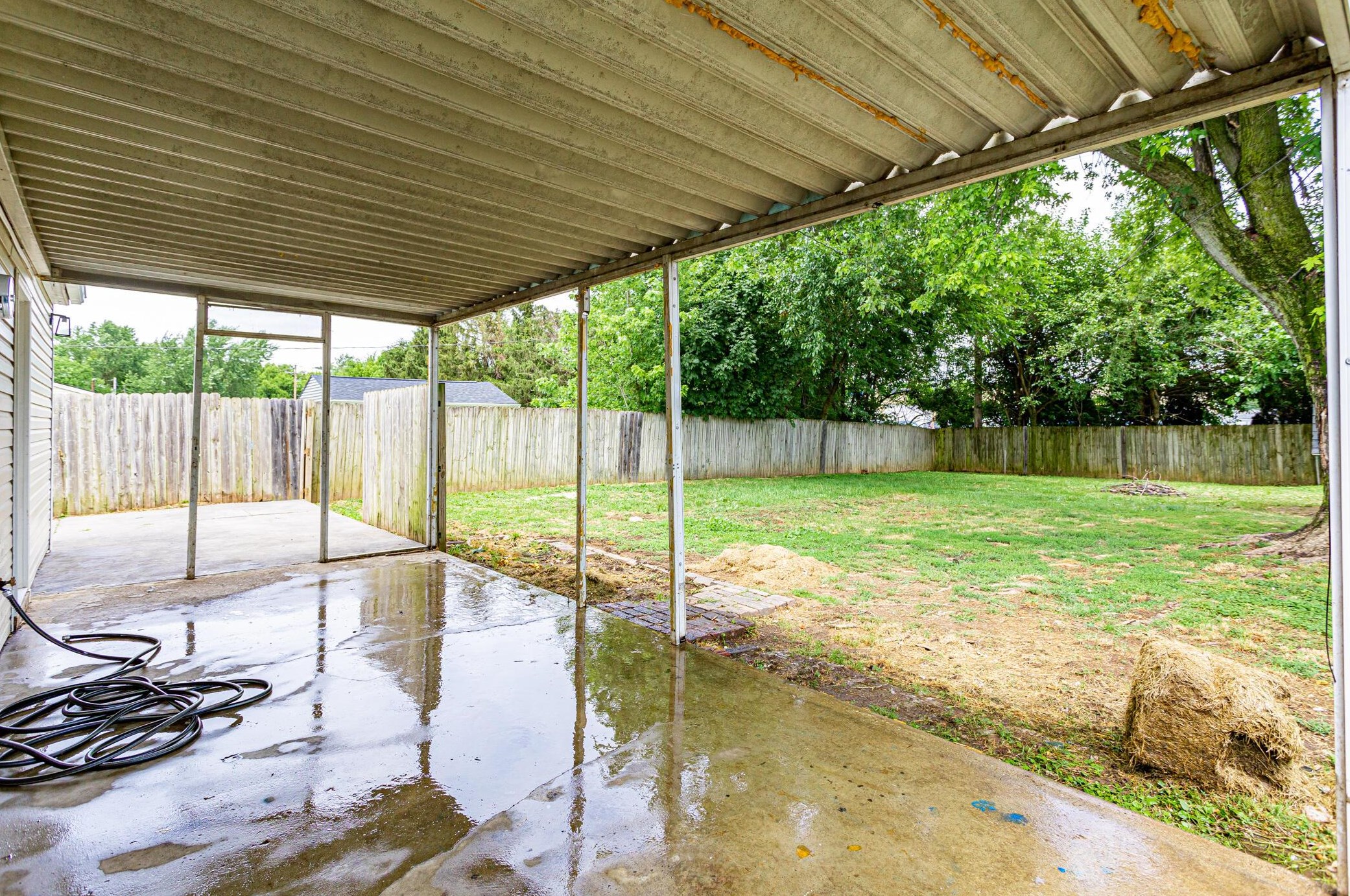 2756 Dolby Dr, Columbus OH  43207-3650 exterior