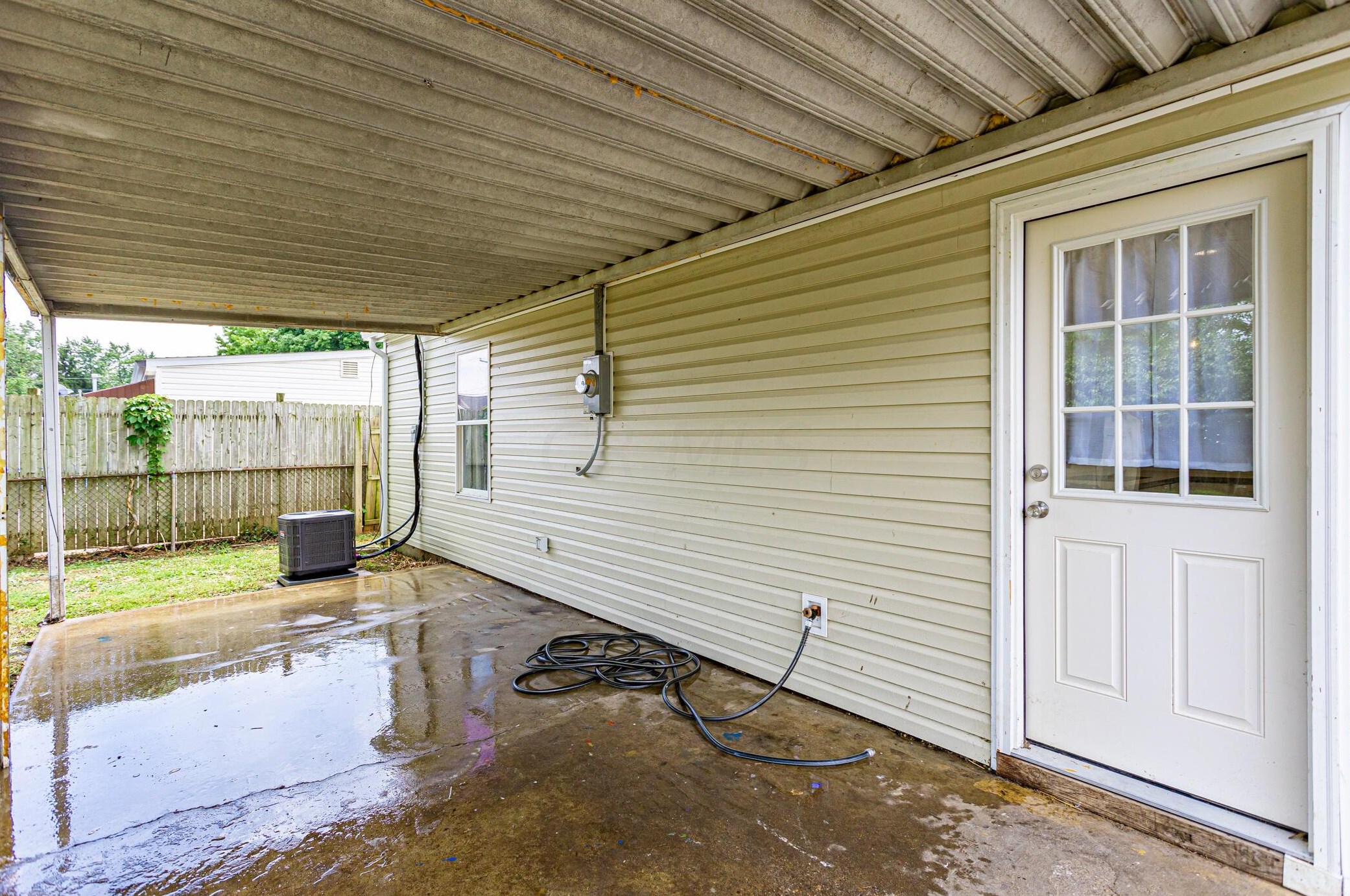 2756 Dolby Dr, Columbus OH  43207-3650 exterior