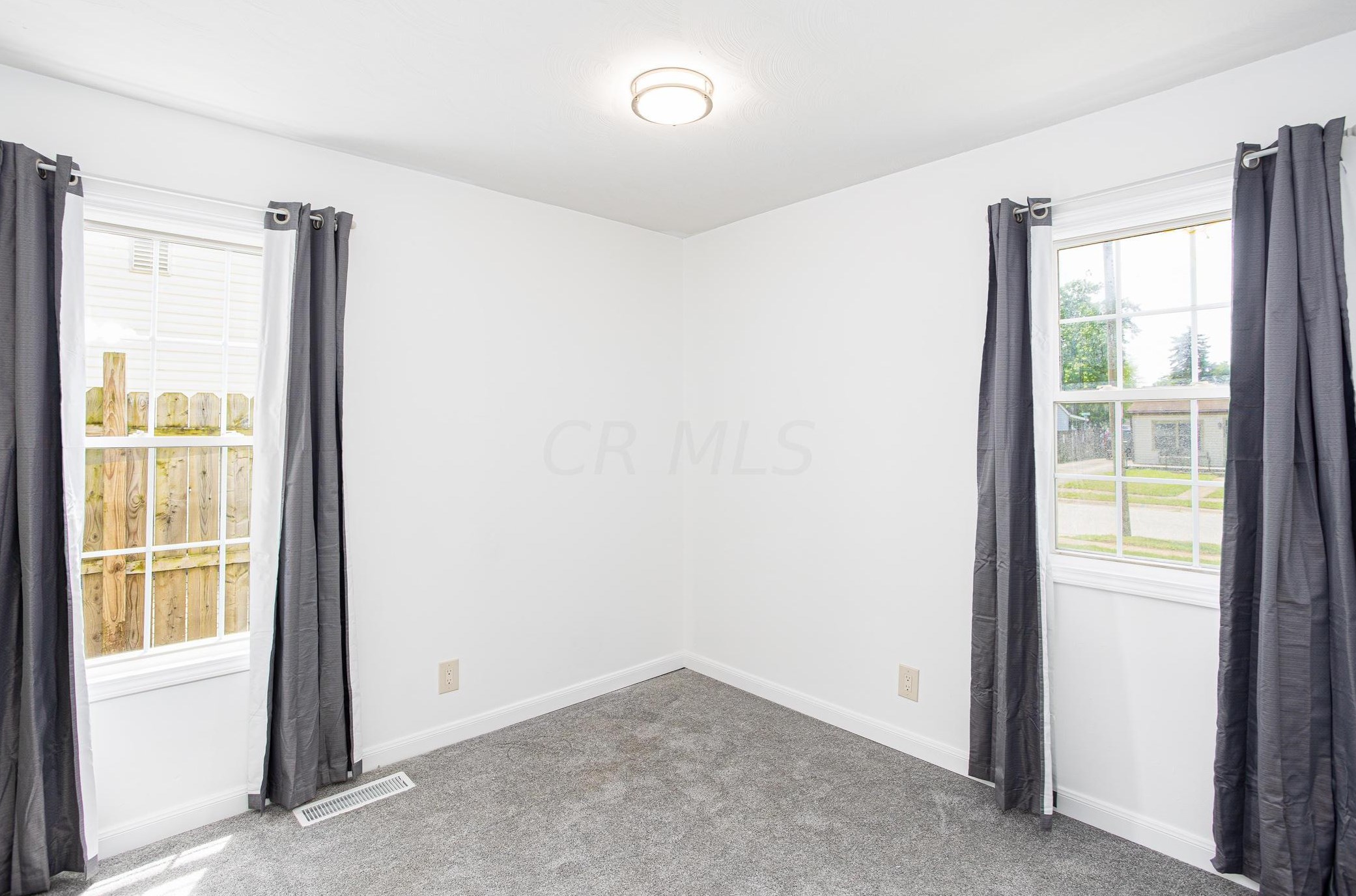 2756 Dolby Dr, Columbus OH  43207-3650 exterior