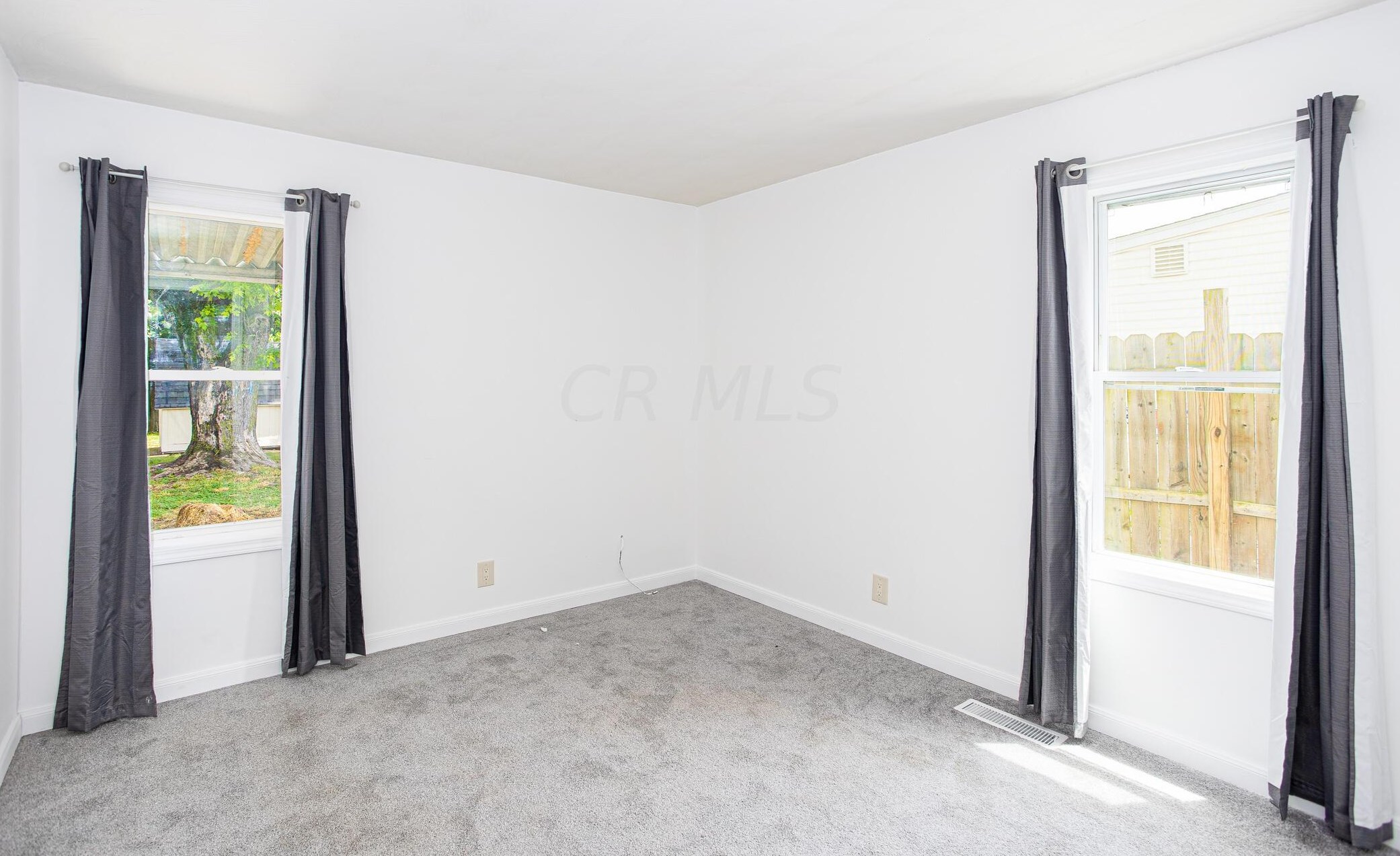 2756 Dolby Dr, Columbus OH  43207-3650 exterior