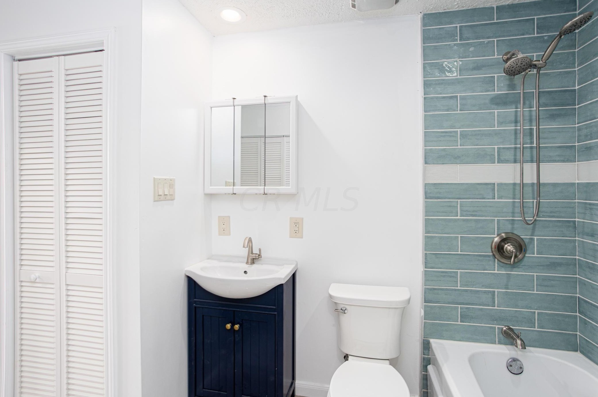 2756 Dolby Dr, Columbus OH  43207-3650 exterior