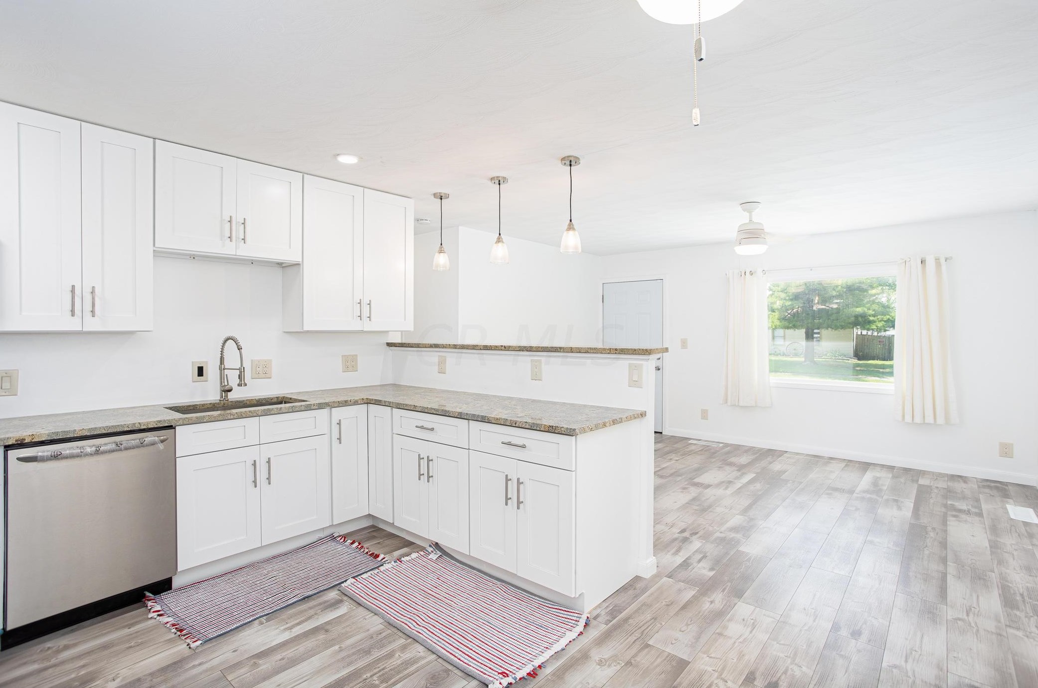 2756 Dolby Dr, Columbus OH  43207-3650 exterior