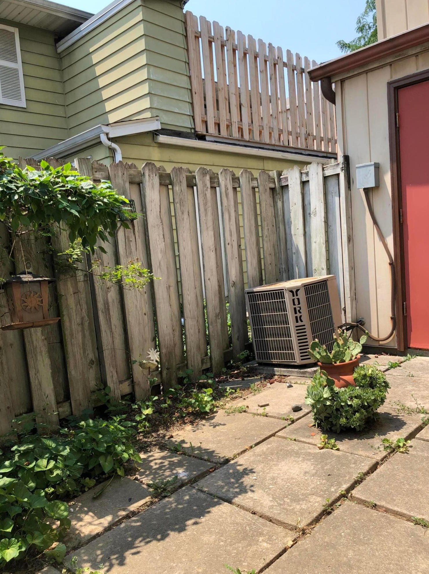 3831 Charbonnett Ct, Columbus OH 43232-4900 exterior