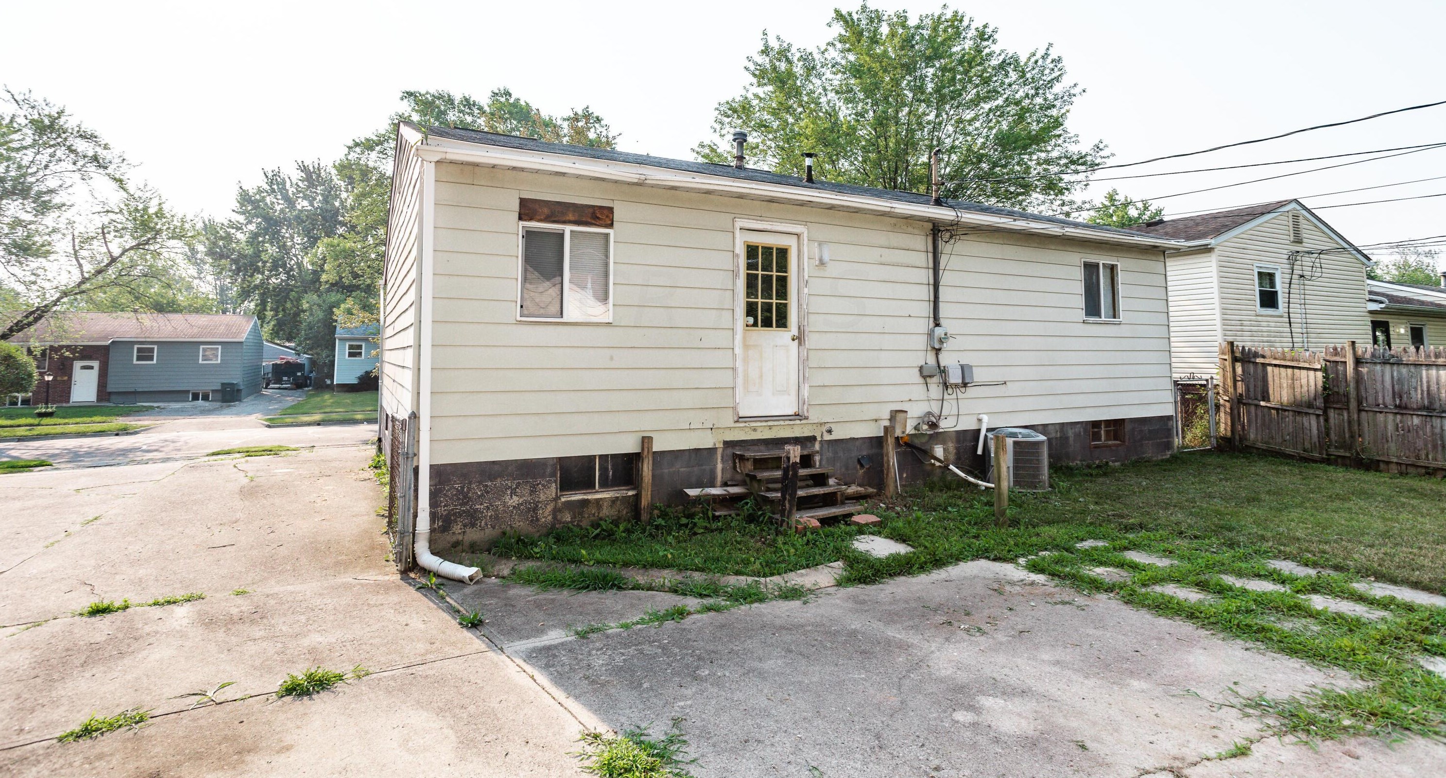 3453 Bremen St, Columbus OH 43224-3435 exterior