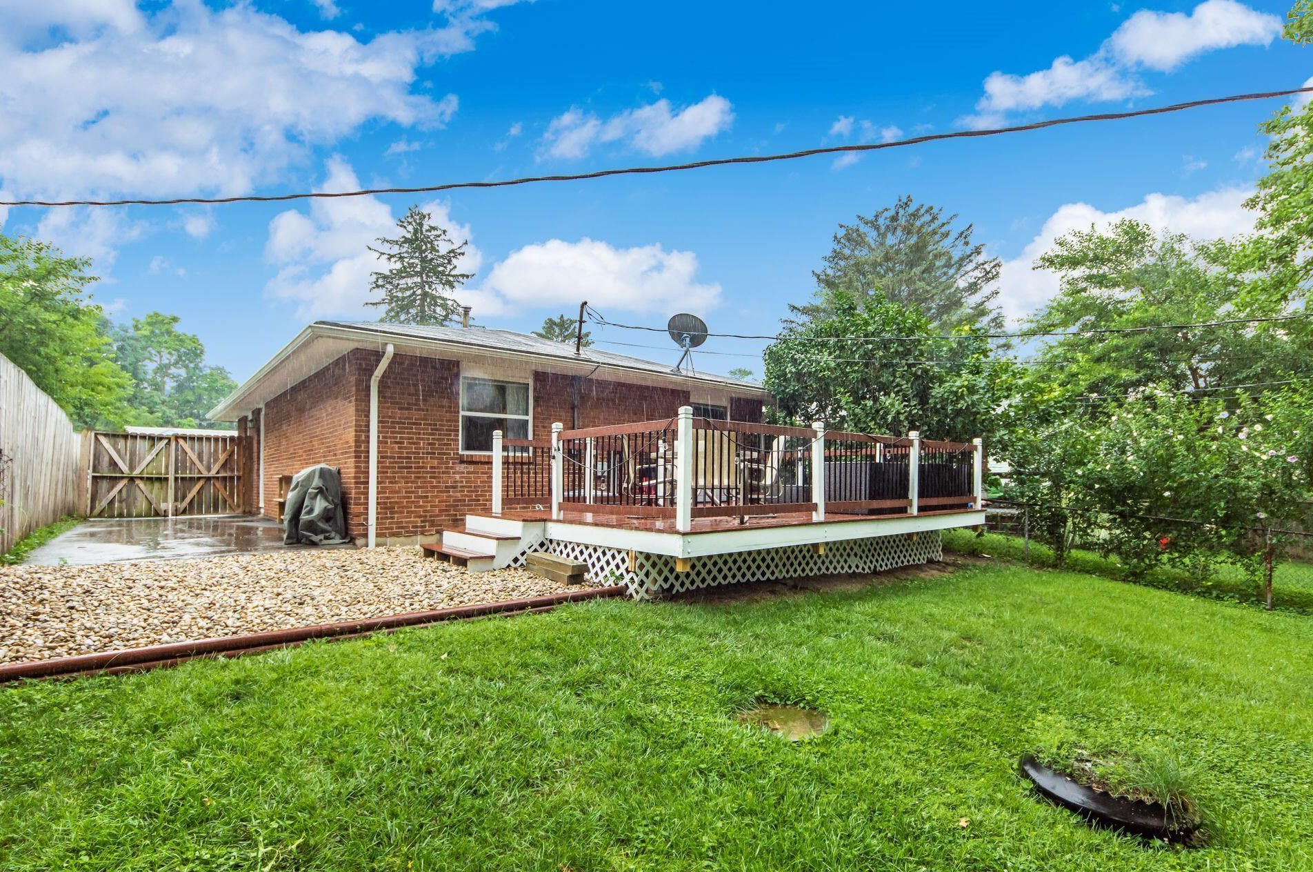 292 Chase Rd, Columbus OH 43214-1103 exterior