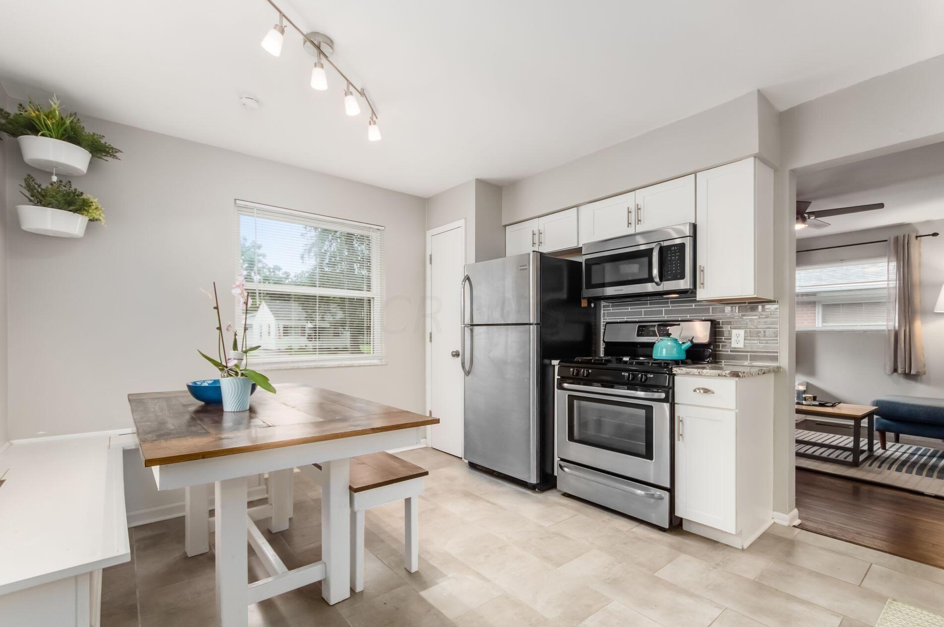 292 Chase Rd, Columbus OH 43214-1103 exterior