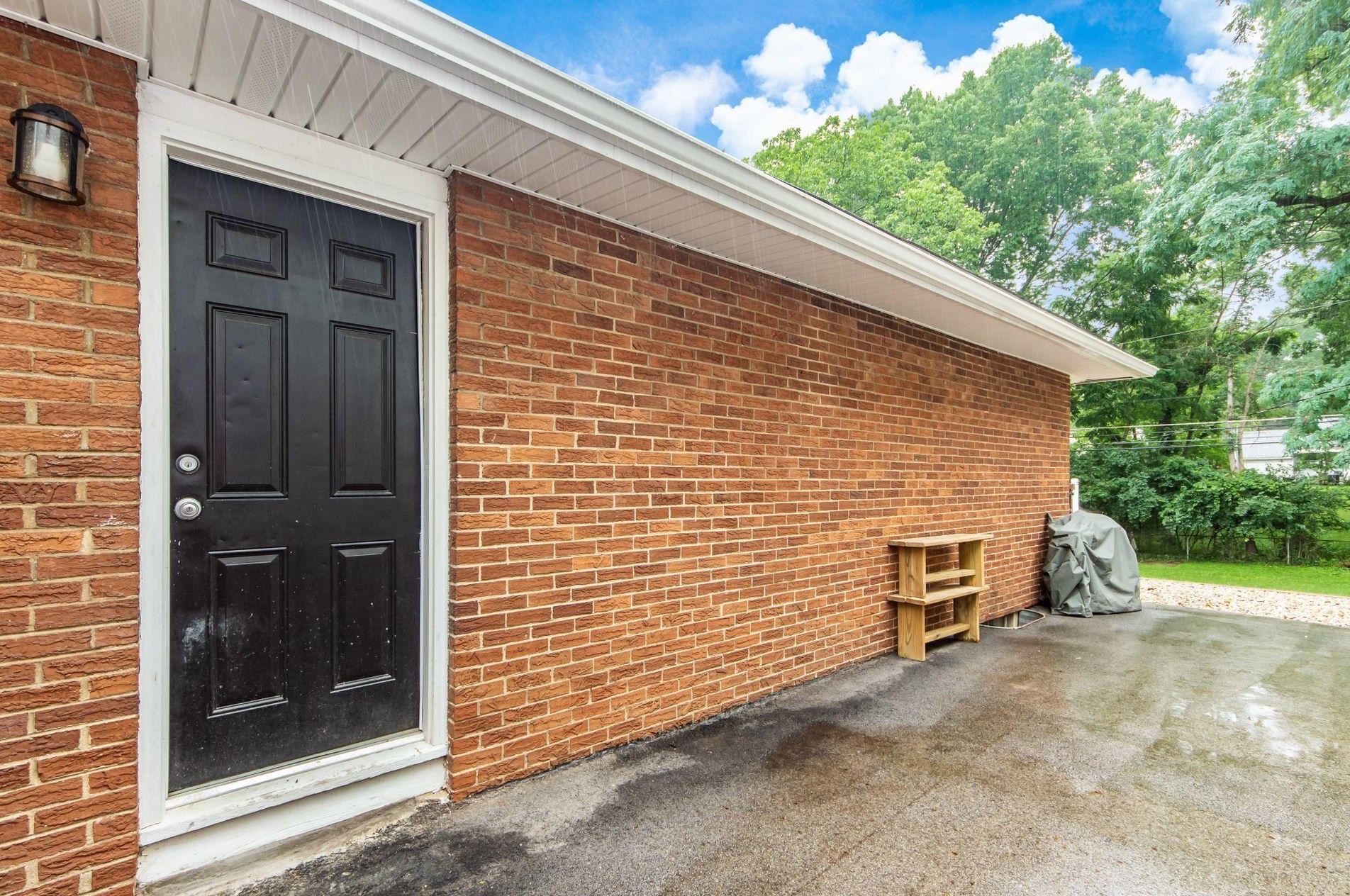 292 Chase Rd, Columbus OH 43214-1103 exterior