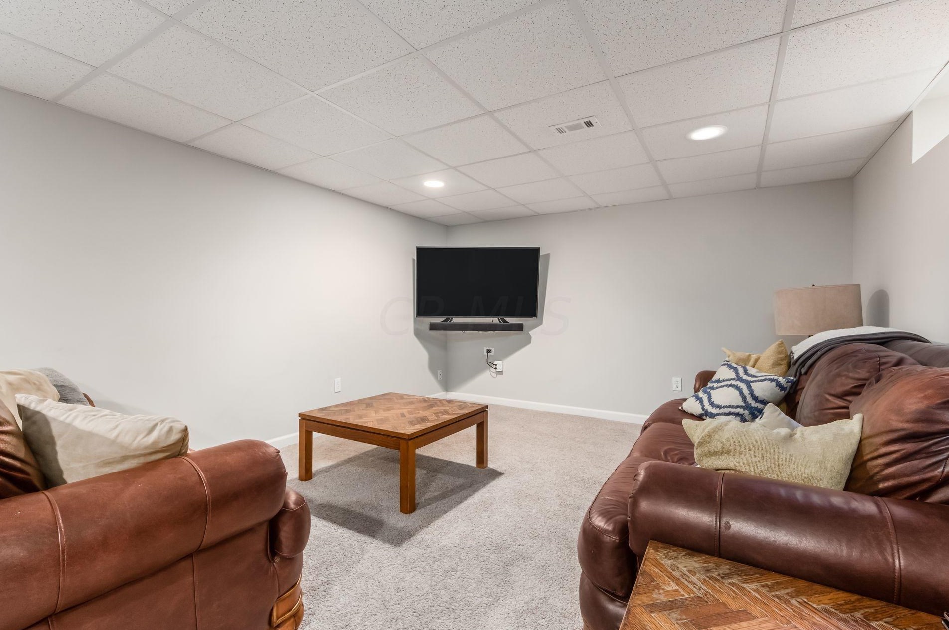 292 Chase Rd, Columbus OH 43214-1103 exterior