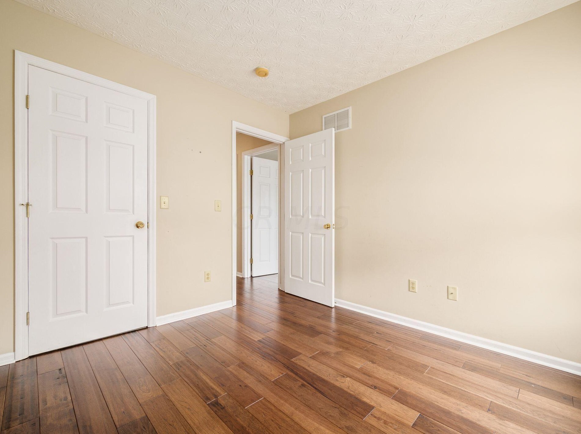 98 Olentangy Pt, Columbus OH 43202-1905 exterior