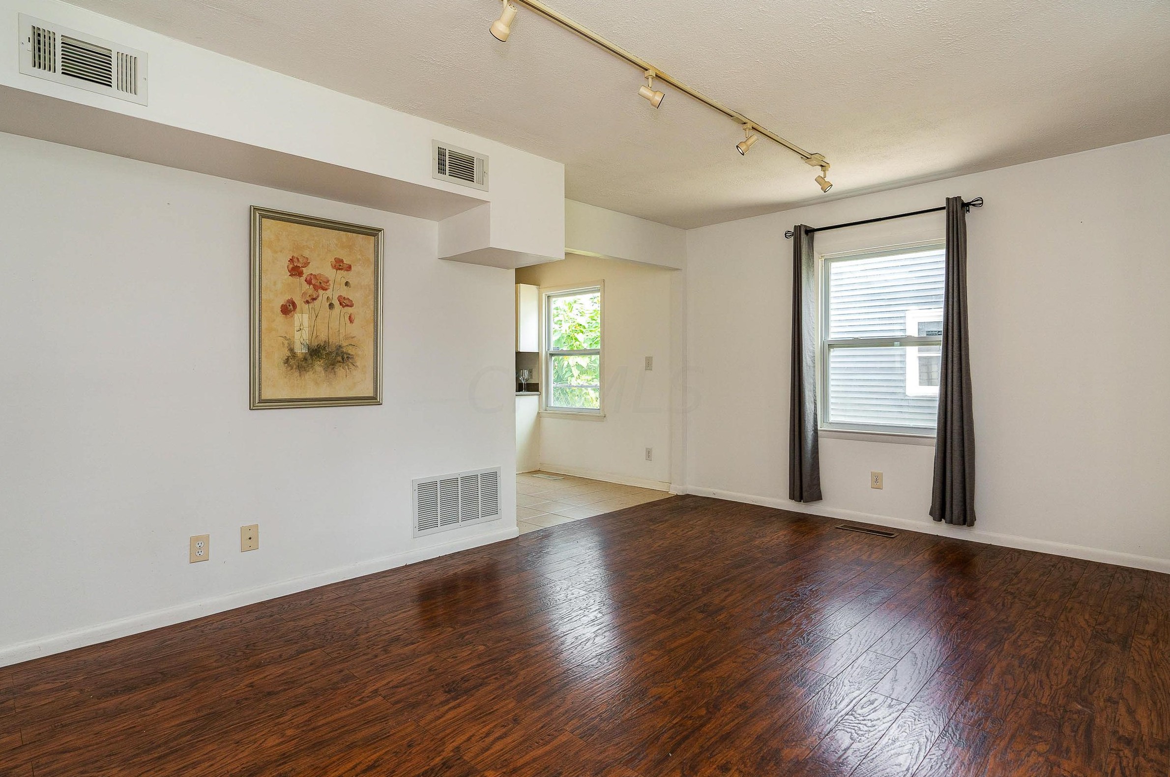 3697 Eisenhower Rd, Columbus OH 43224-2626 exterior