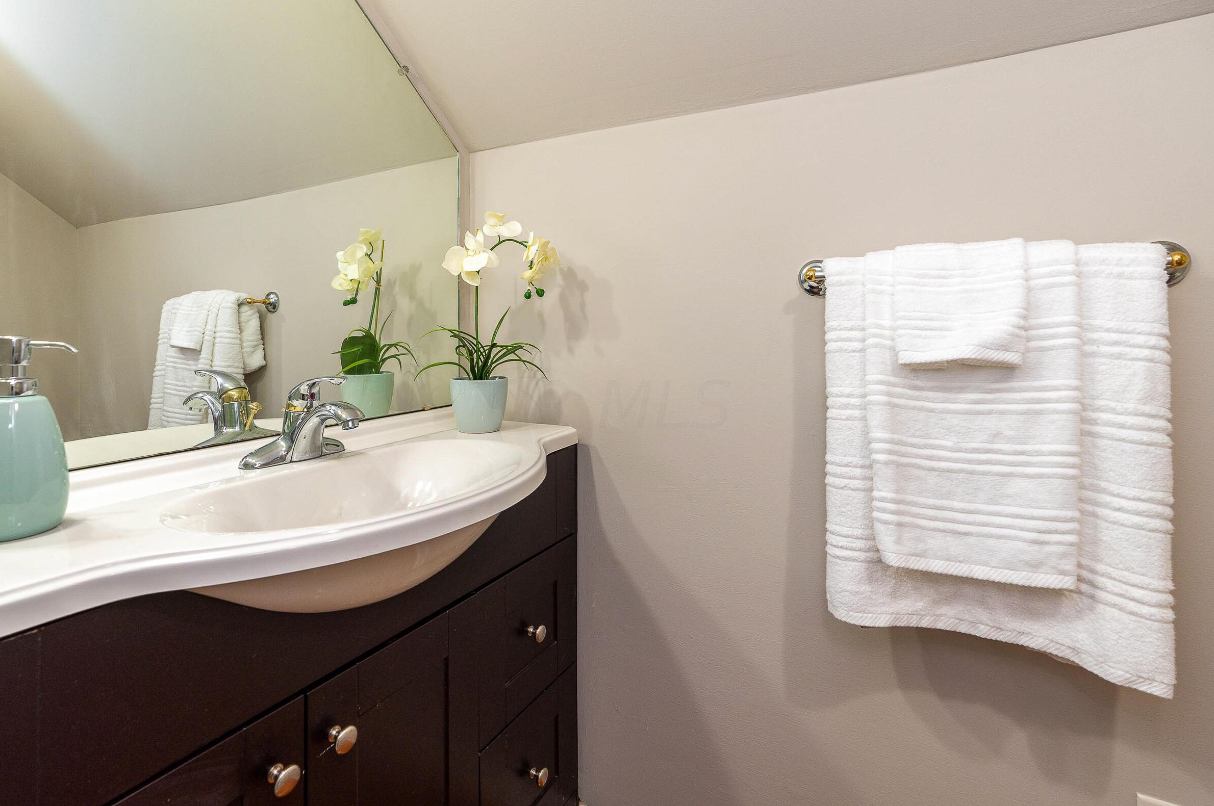 3697 Eisenhower Rd, Columbus OH 43224-2626 exterior