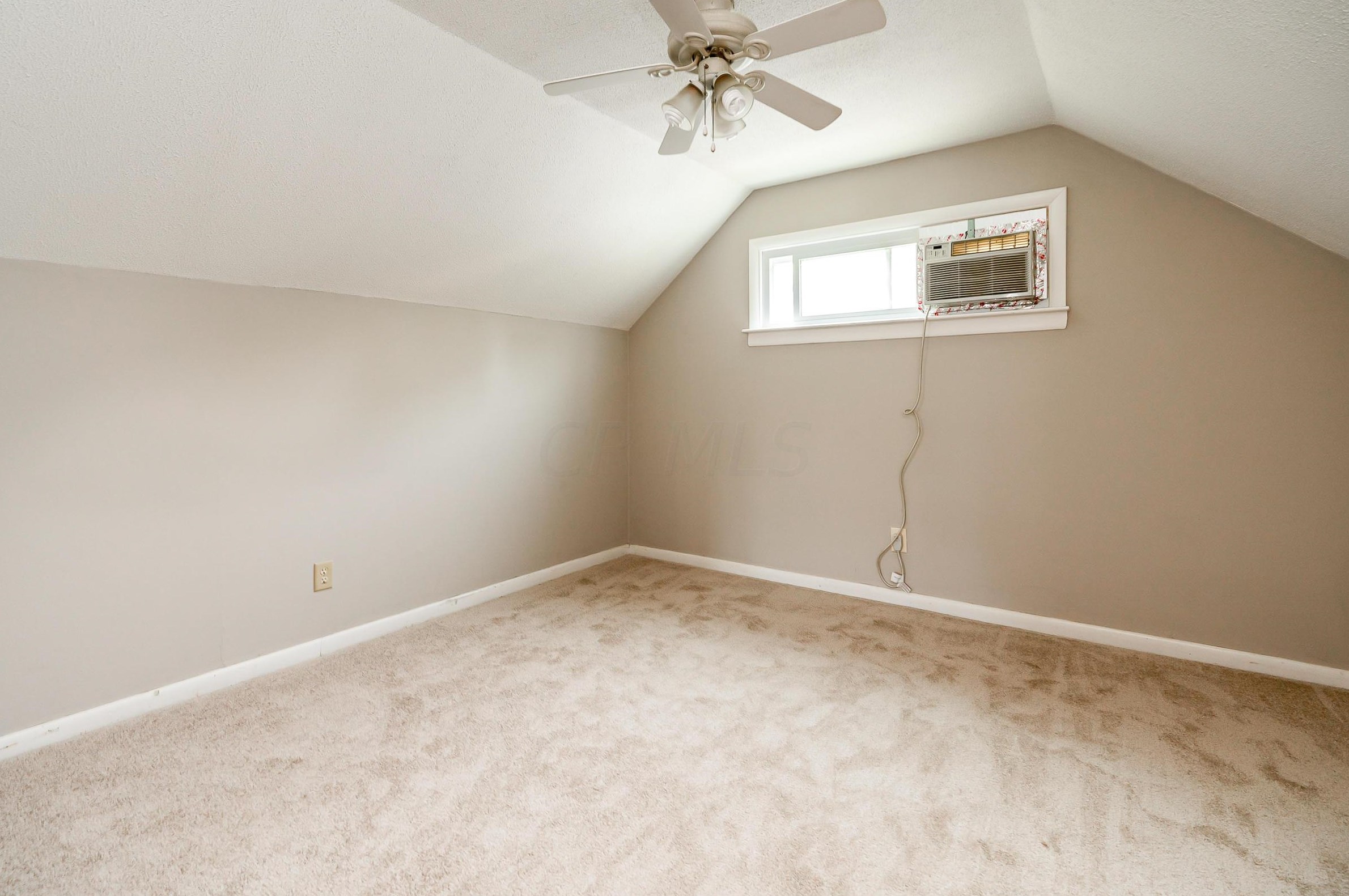 3697 Eisenhower Rd, Columbus OH 43224-2626 exterior