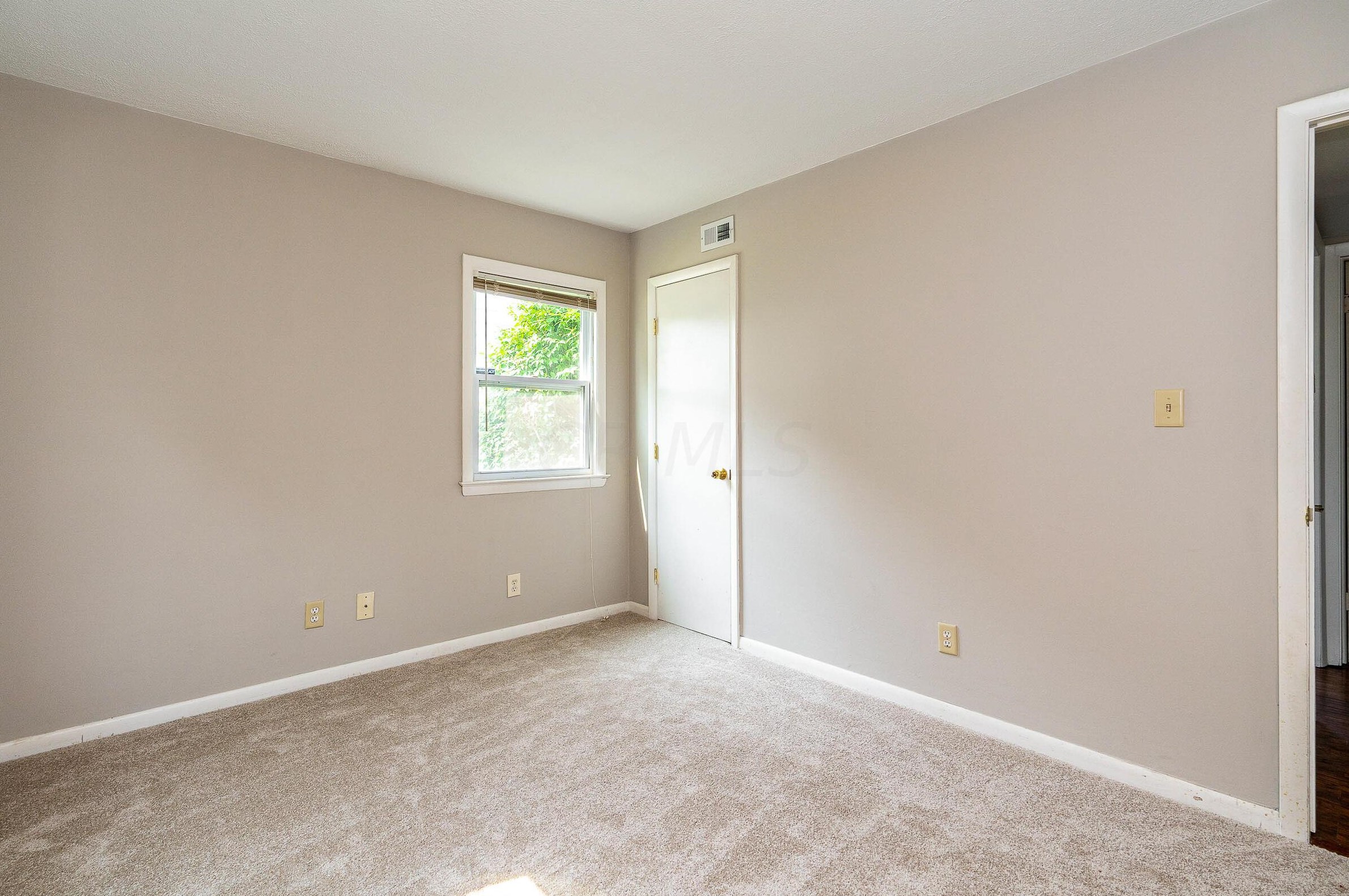 3697 Eisenhower Rd, Columbus OH 43224-2626 exterior