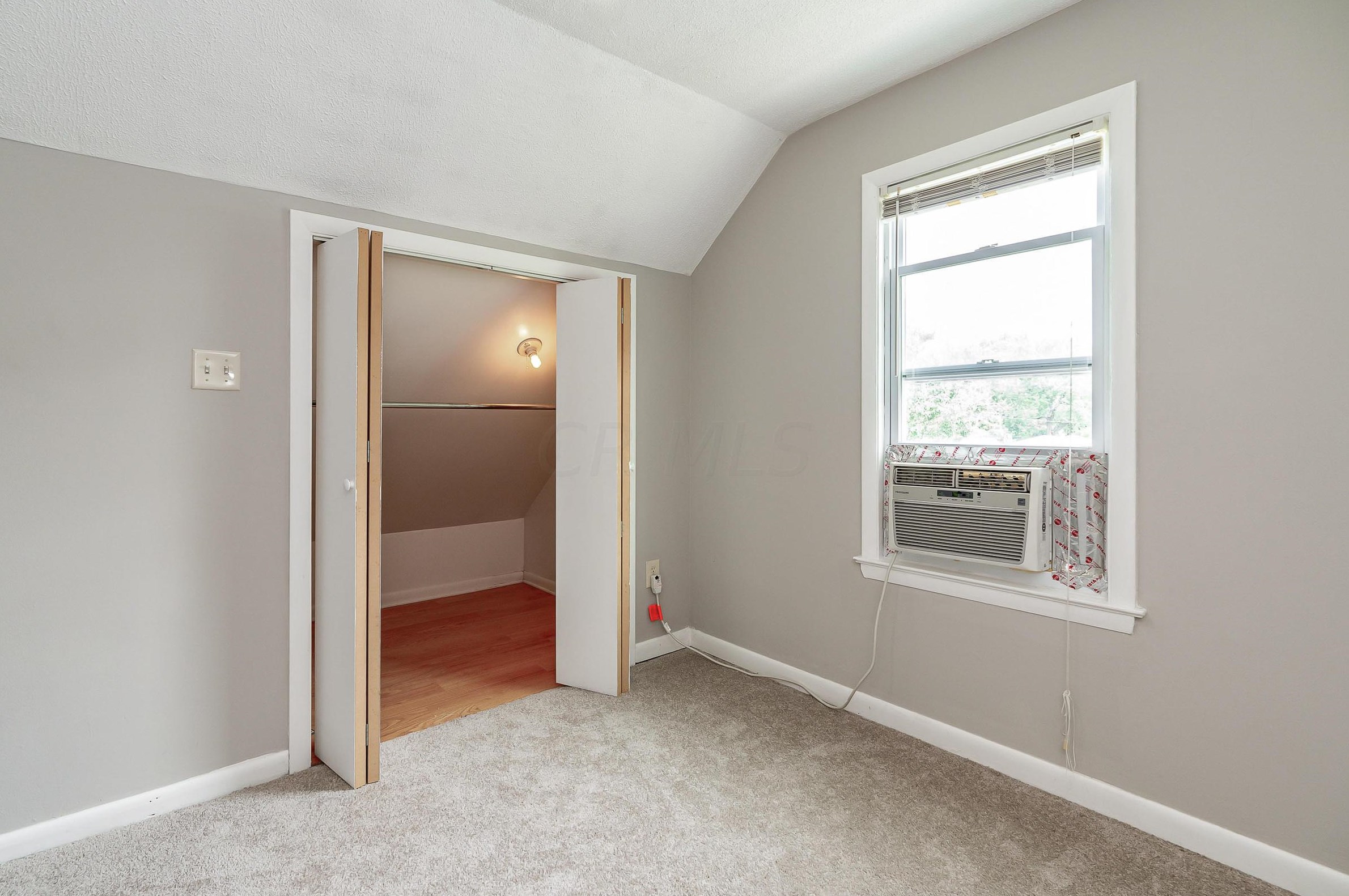 3697 Eisenhower Rd, Columbus OH 43224-2626 exterior