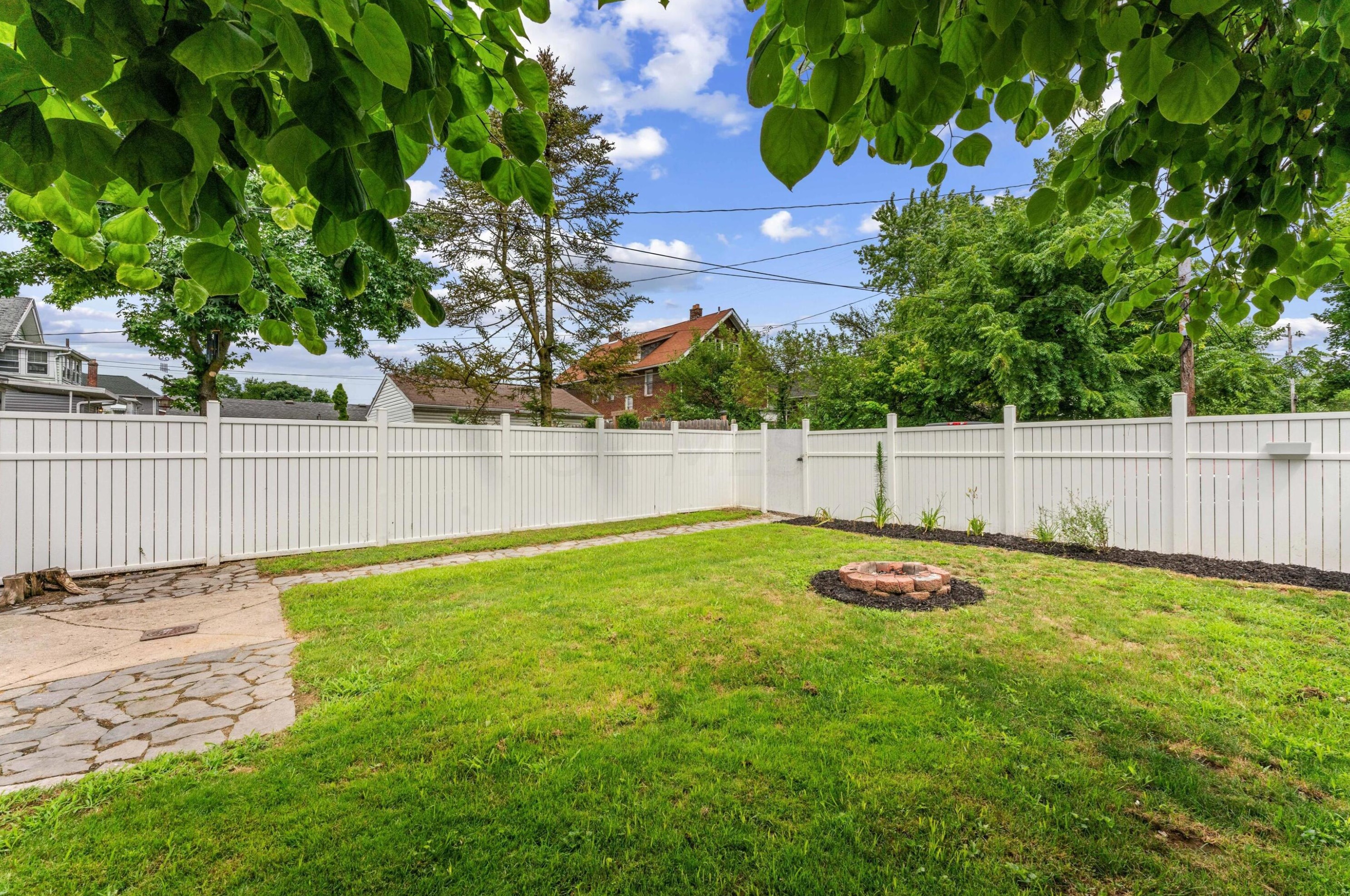 1154 Whittier St, Columbus OH  43206-3269 exterior