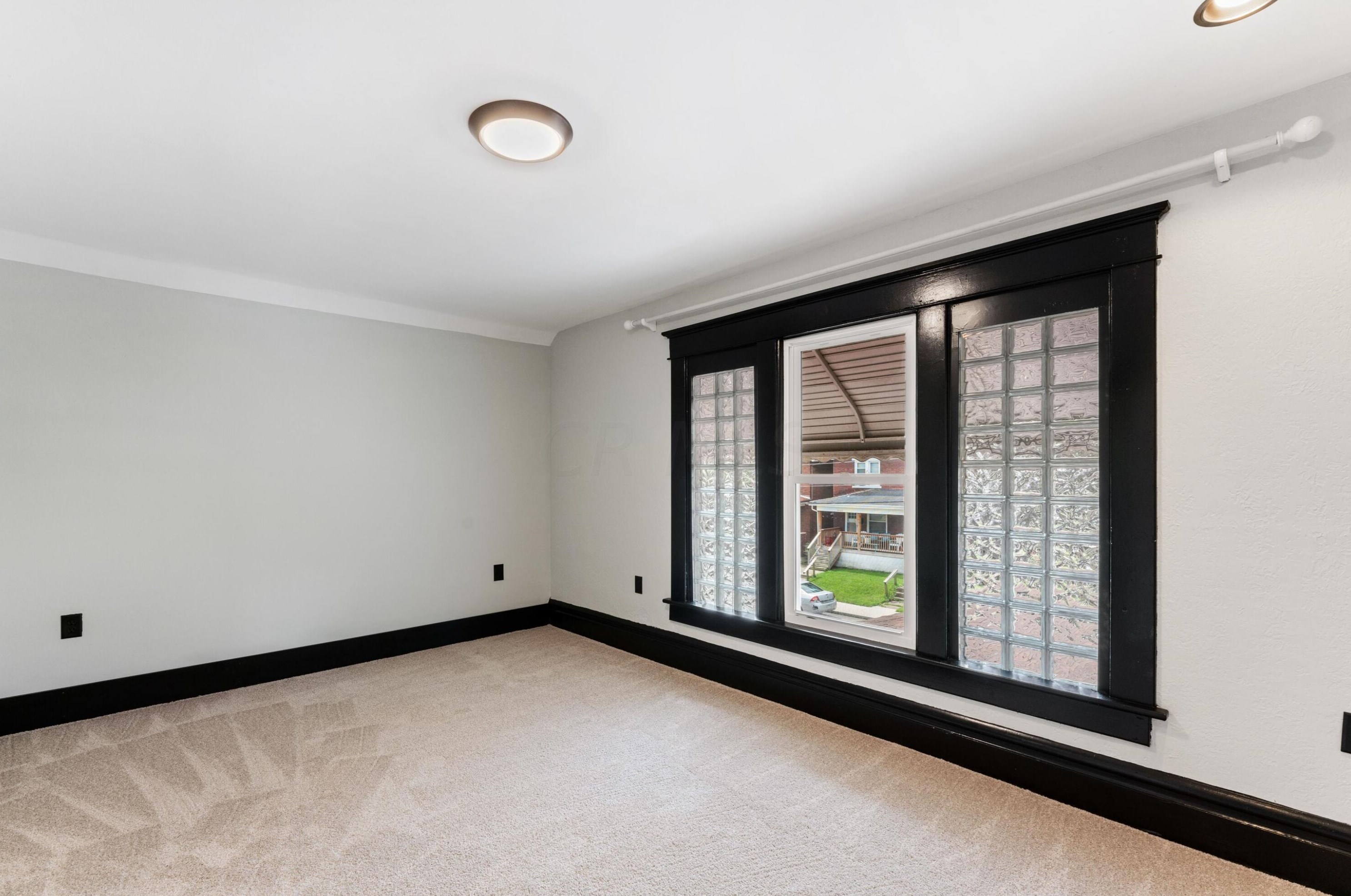 1154 Whittier St, Columbus OH  43206-3269 exterior