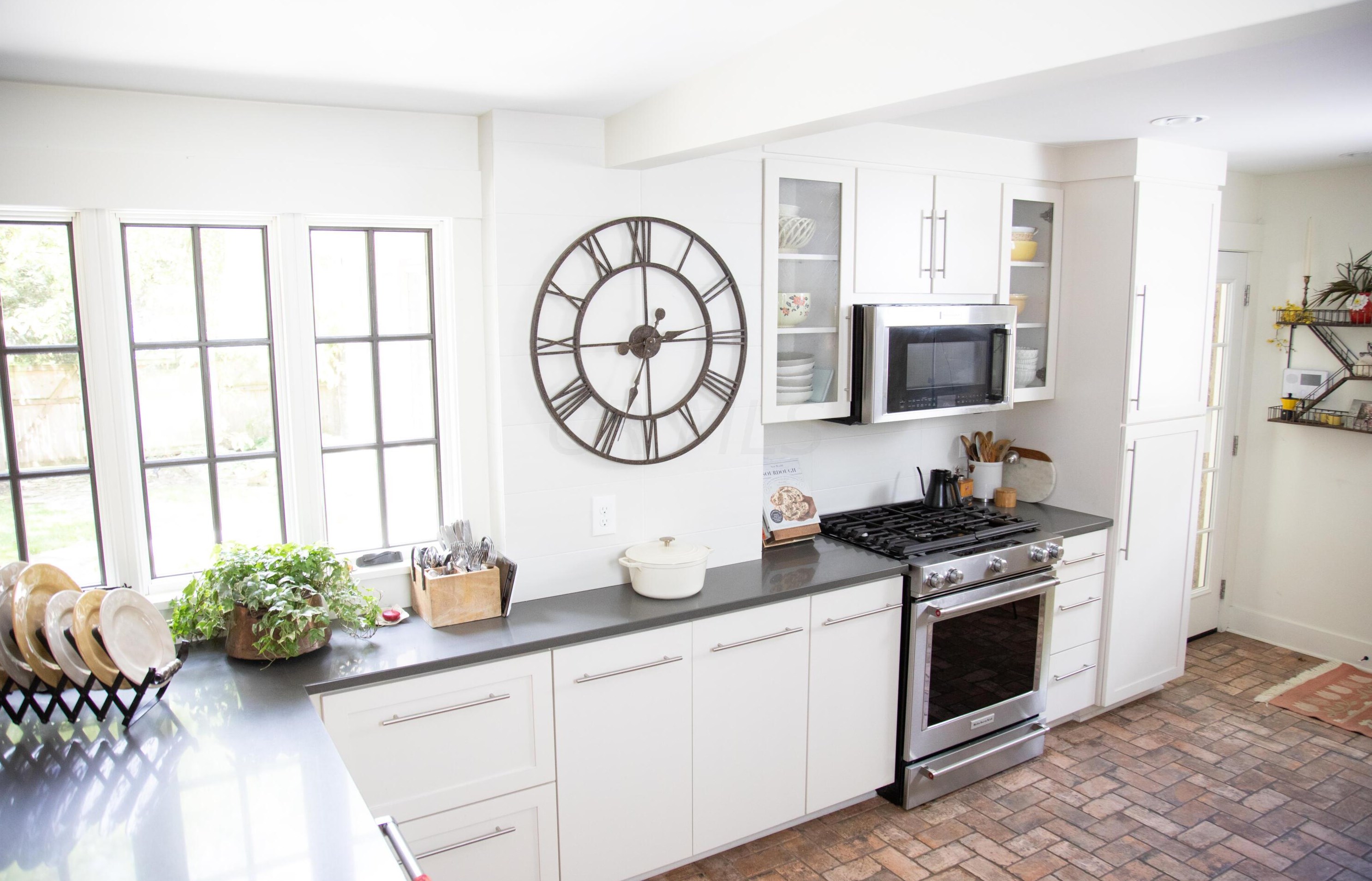 108 Jeffrey Pl, Columbus OH 43214-1706 exterior