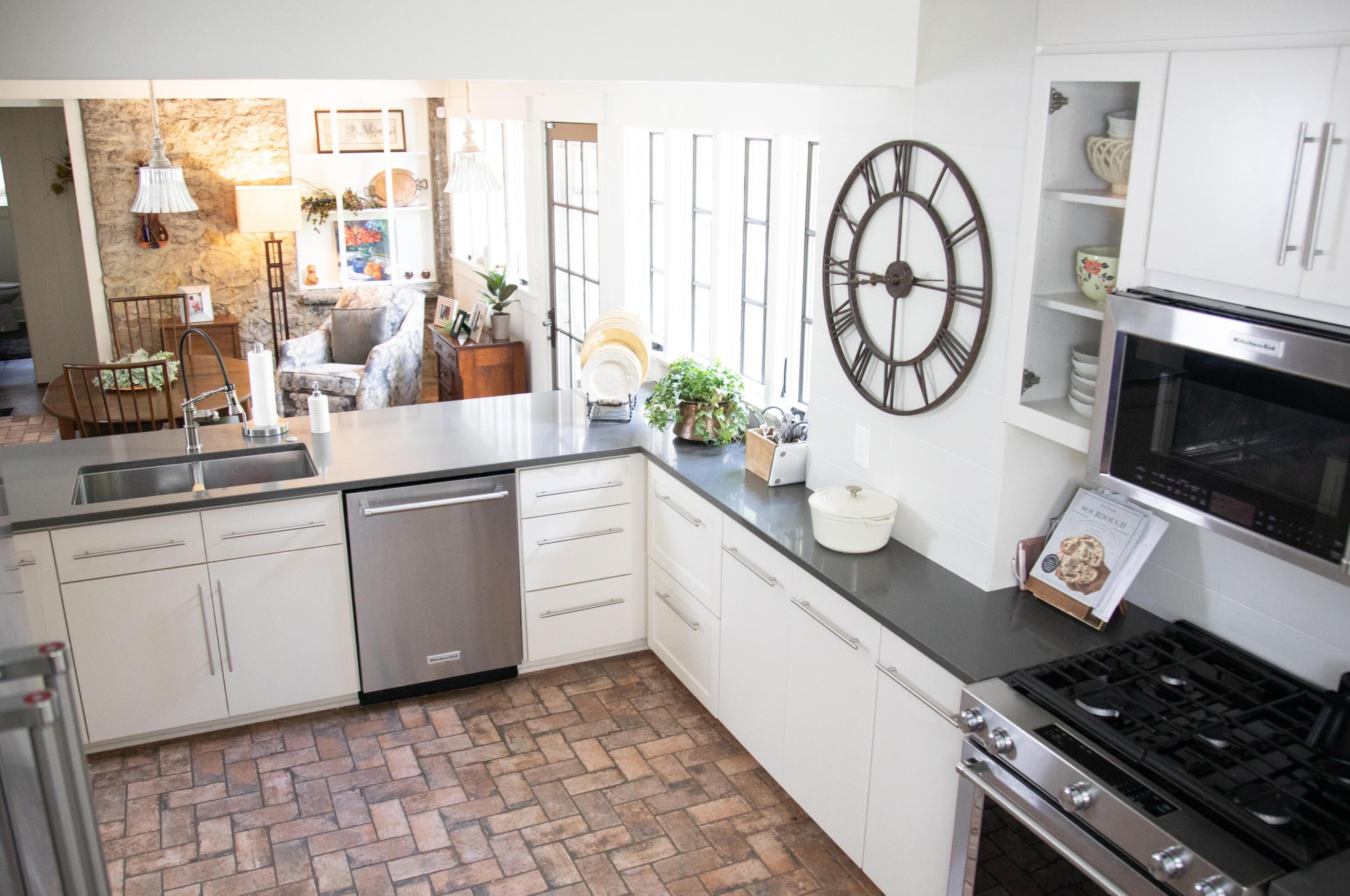 108 Jeffrey Pl, Columbus OH 43214-1706 exterior