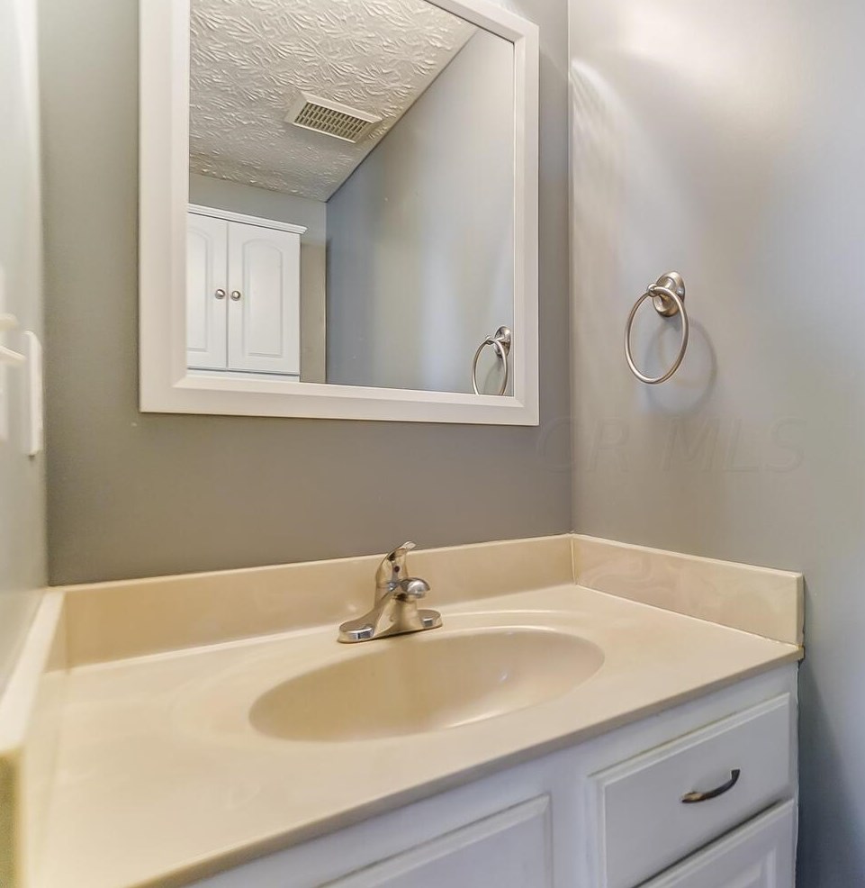 3019 Old Warson Dr, Pickerington OH  43147-8789 exterior